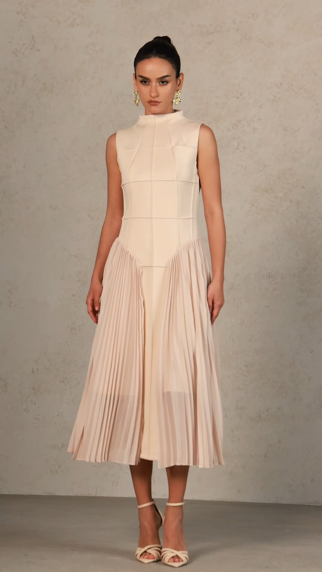 Vioky Sleeveless Folds Midi Dress