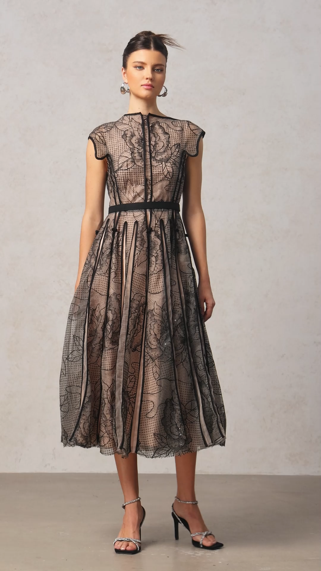 Kawko Asymmetric Sleeveles Embroidery Flowers Lace Maxi Dress