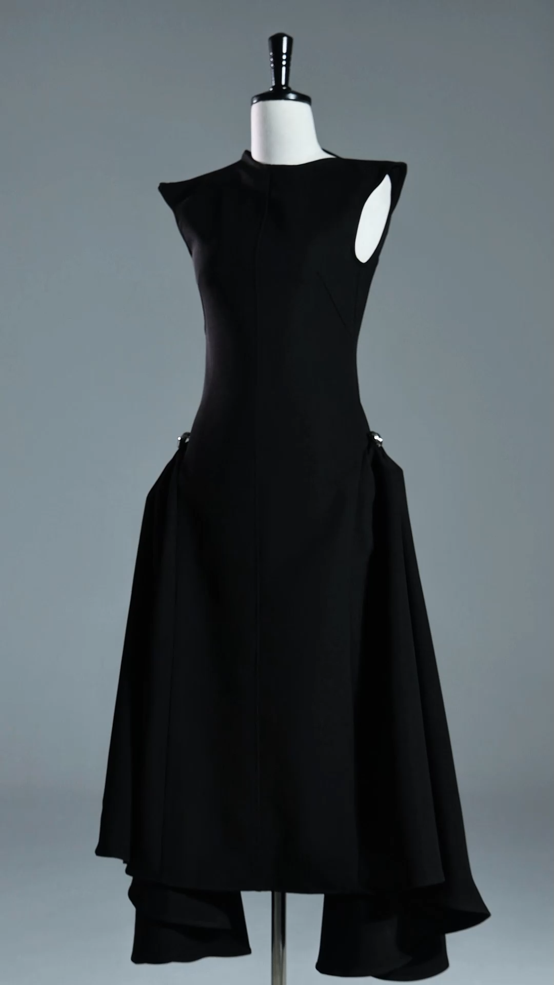 Paca Choker Sleeveless Maxi Dress