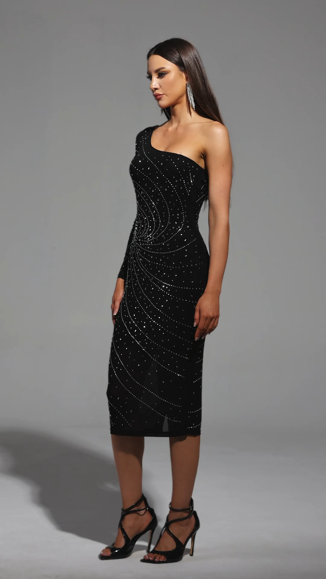 Saniyah Single Shoulder Long Sleeves Diamond Midi Dress