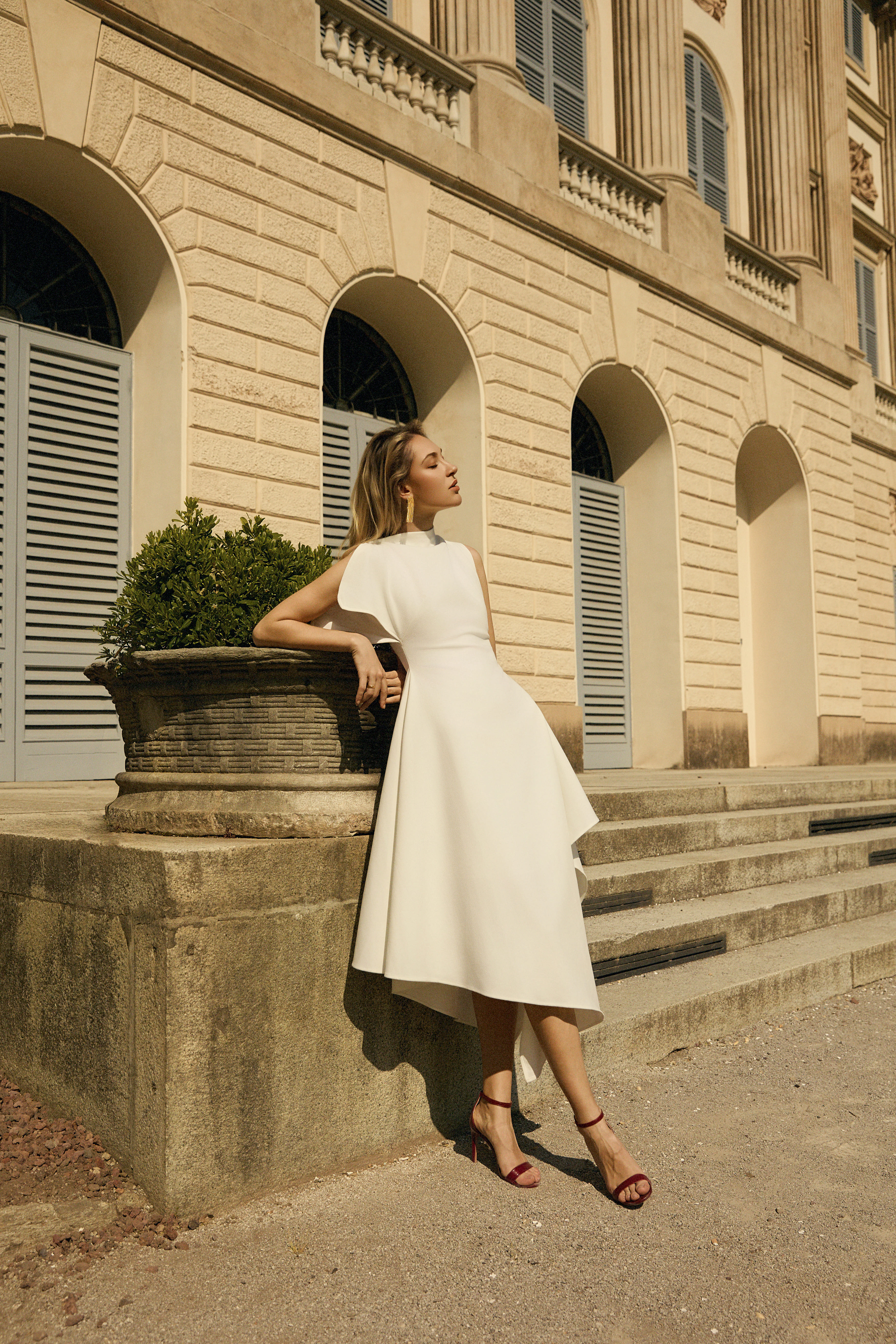 Weren Elegant Contour High Neck Asymmetric Maxi Dress