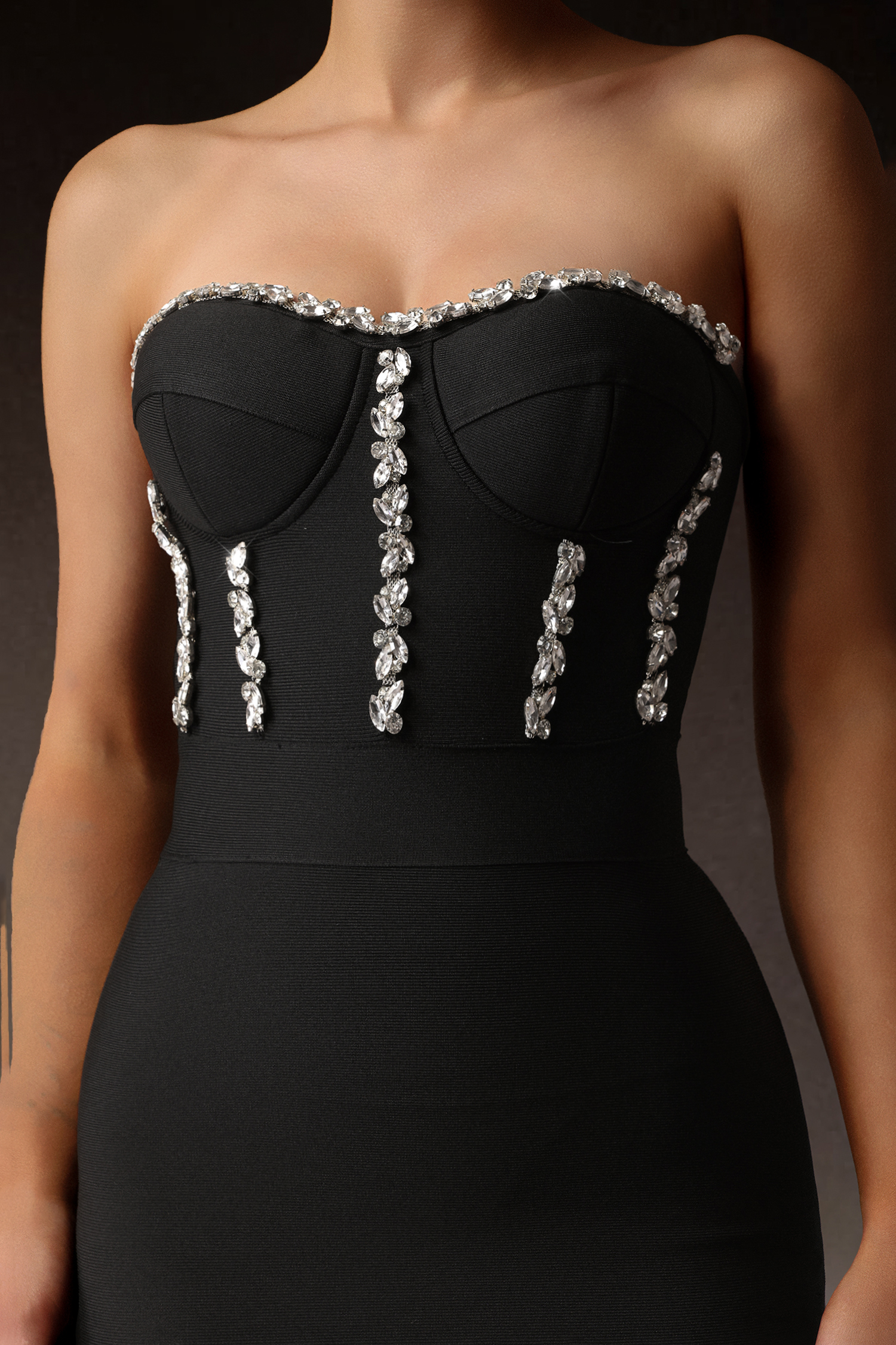 Rosmarie Sleeveless Diamond Fishtail Bandage Midi Dress
