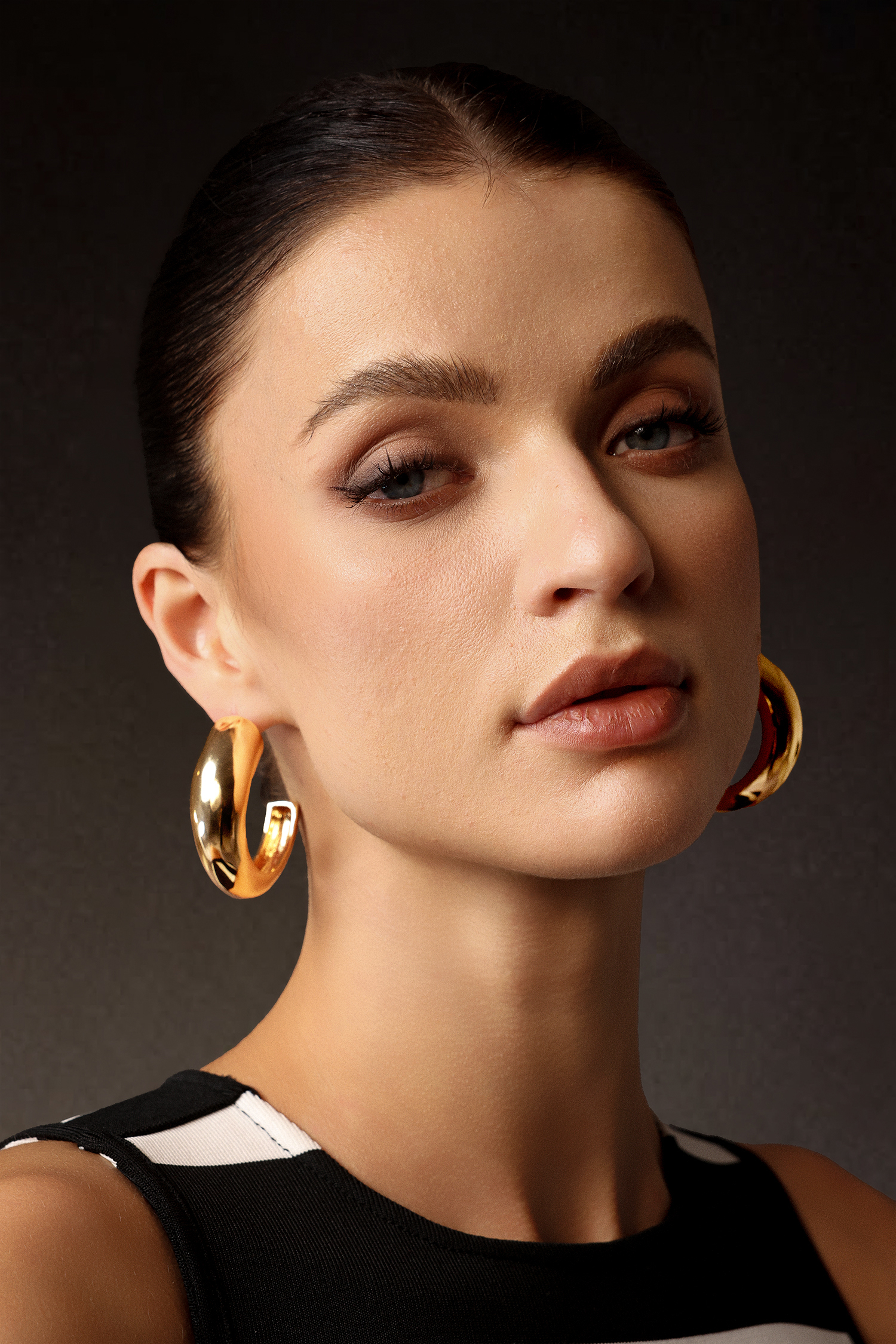 Mako Metal Round Earrings