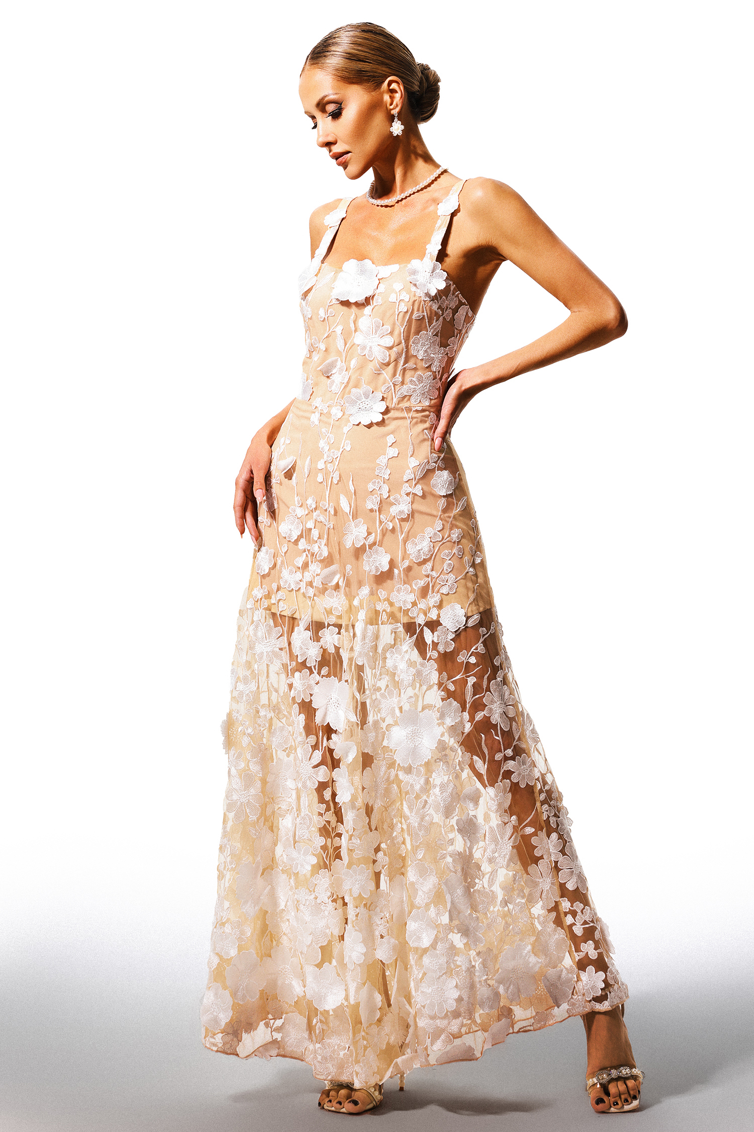 Lucy Sleeveless Embroidery Flowers Maxi Dress