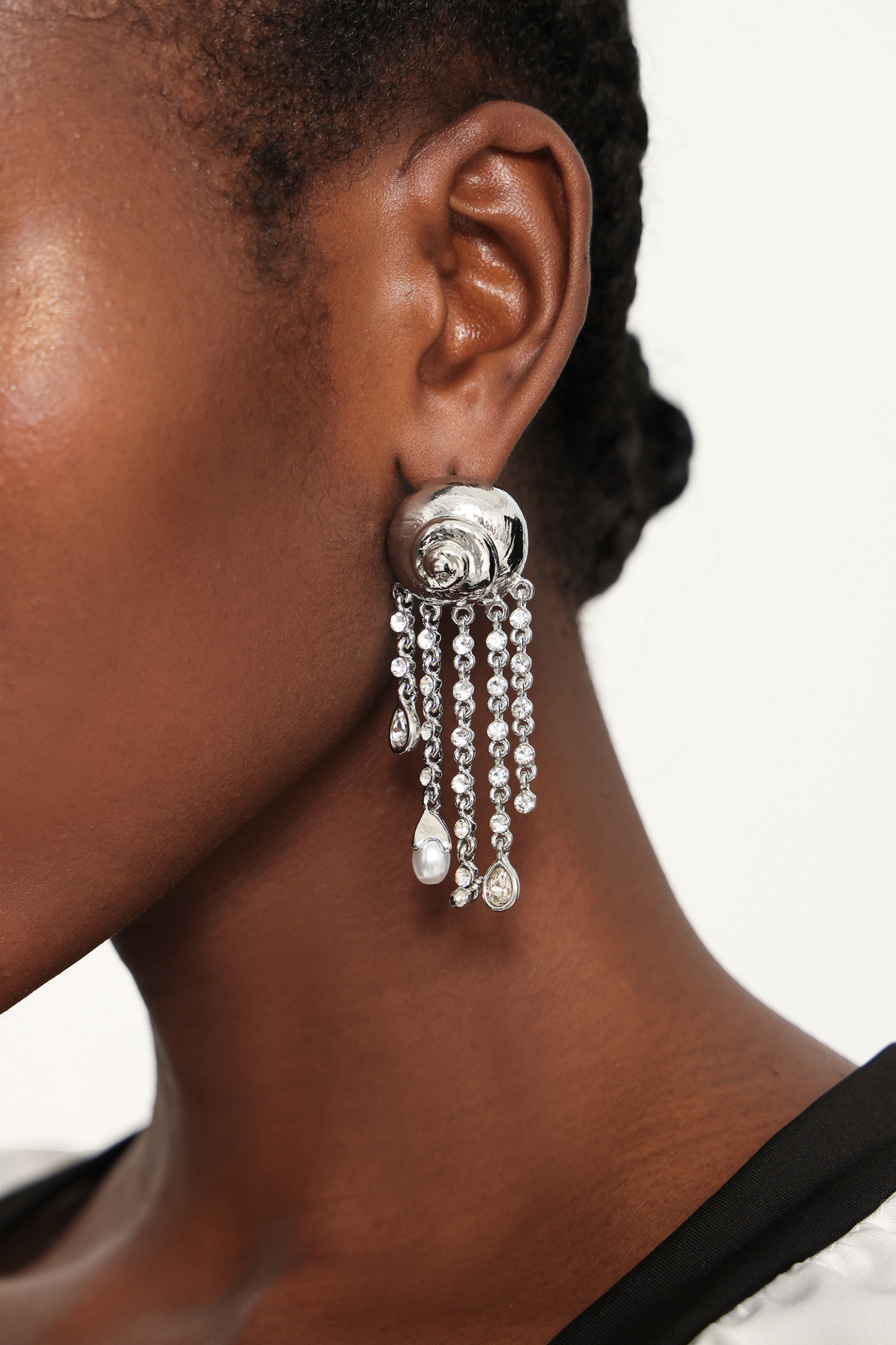 Kianala Metal Tassel Diamond Pearl Earrings