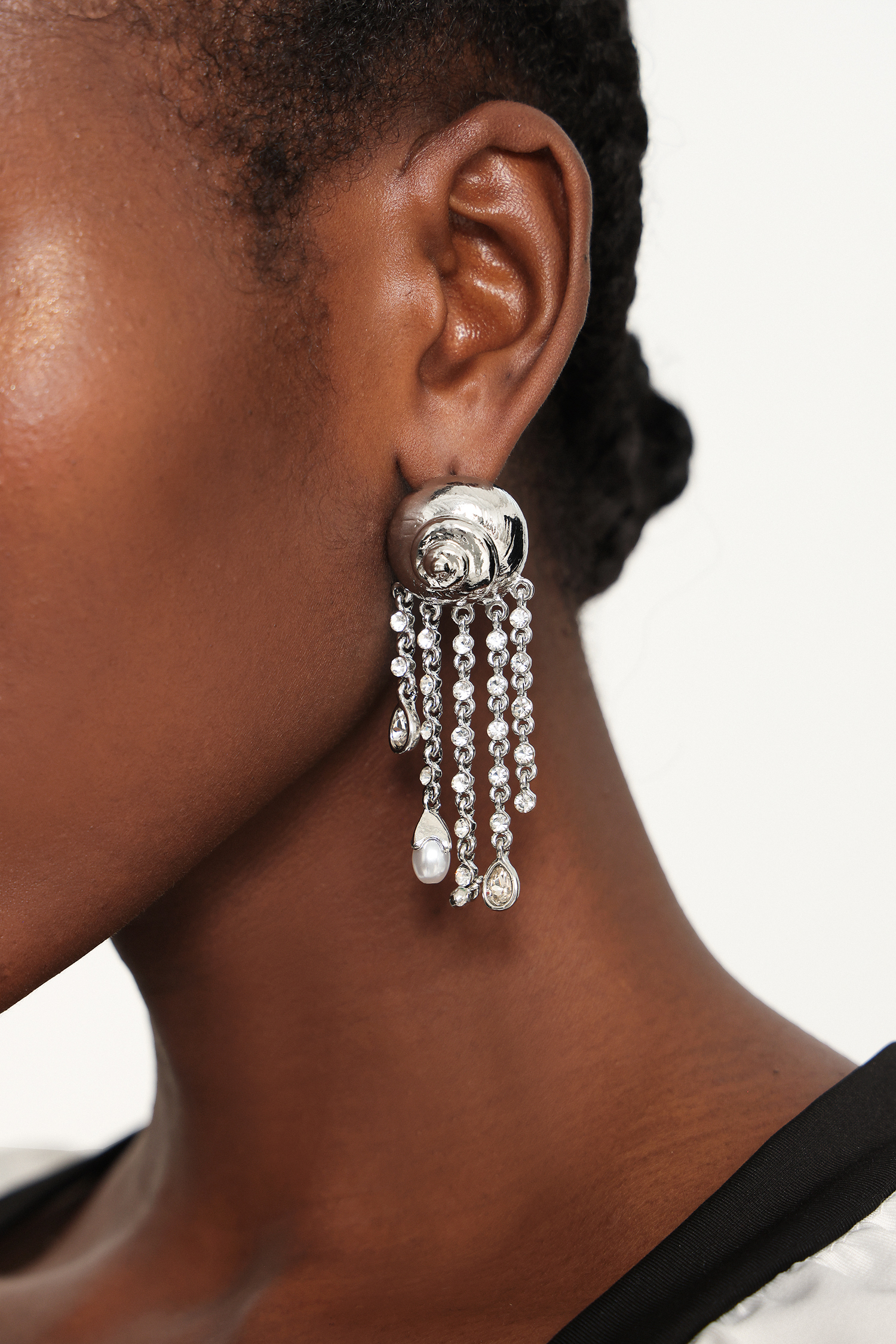 Kianala Metal Tassel Diamond Pearl Earrings