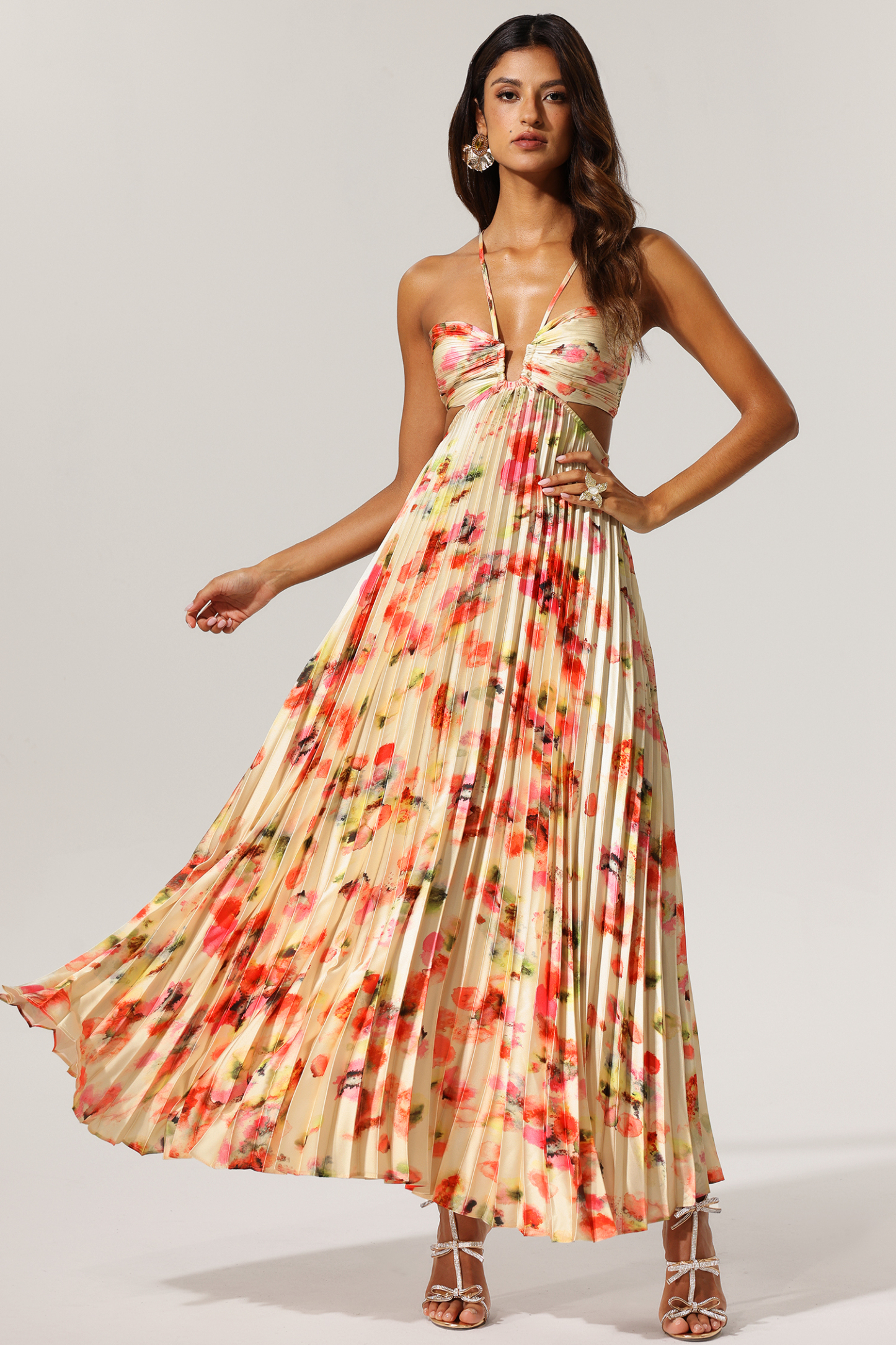 Huresa Halter Sleeveless V-Neck Hollow Out Maxi Dress
