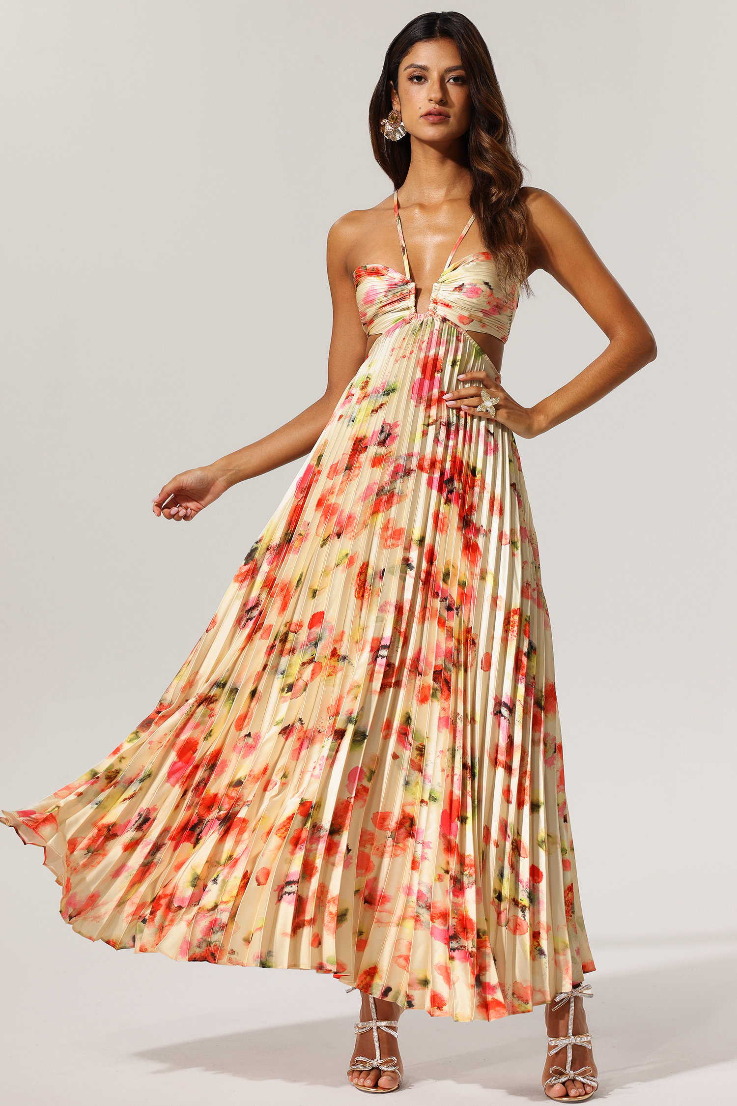 Huresa Halter Sleeveless V-Neck Hollow Out Maxi Dress