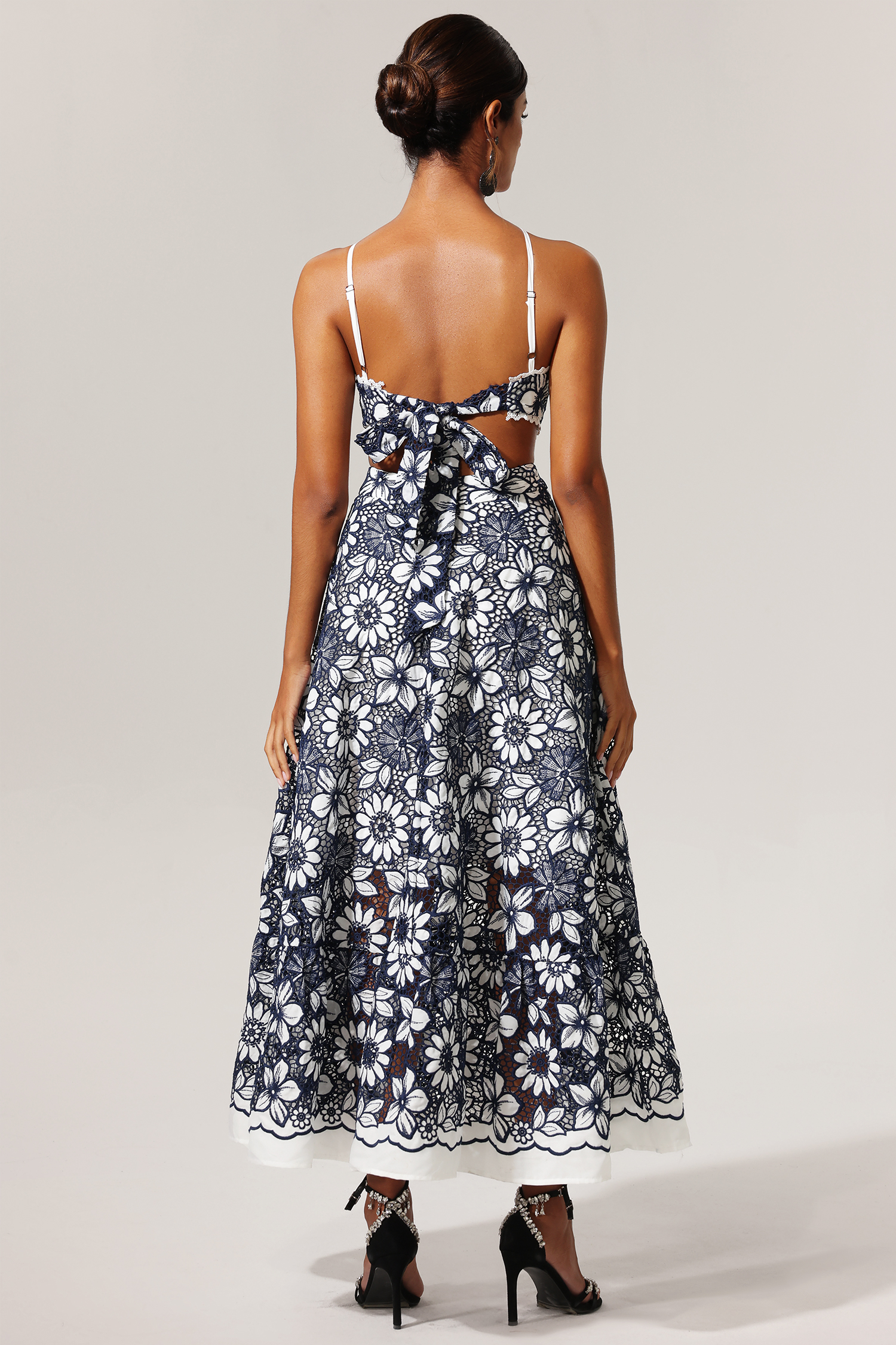 Diliro Hollow Out Flowers Lace Sleeveless Maxi Dress