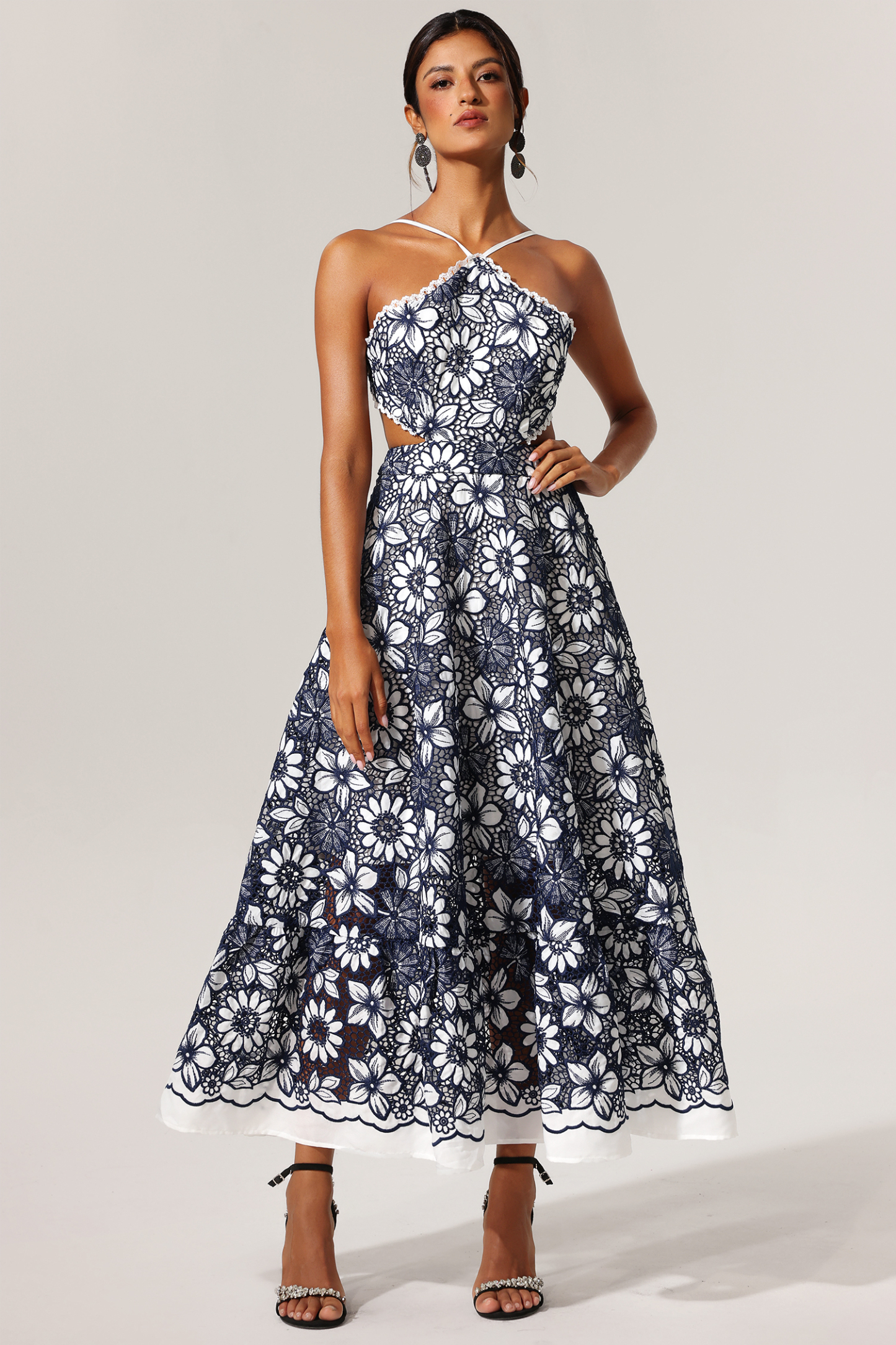 Diliro Hollow Out Flowers Lace Sleeveless Maxi Dress