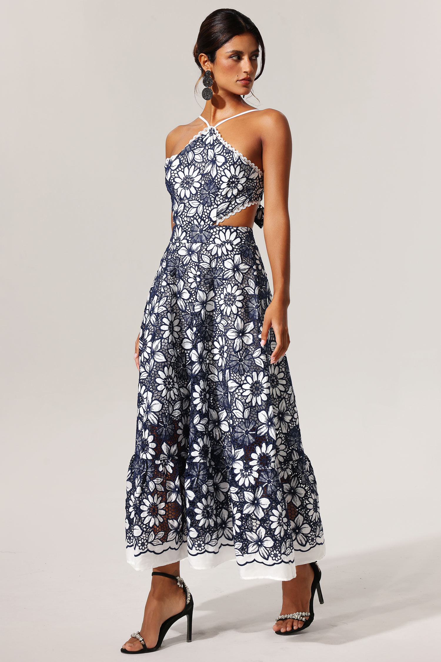 Diliro Hollow Out Flowers Lace Sleeveless Maxi Dress