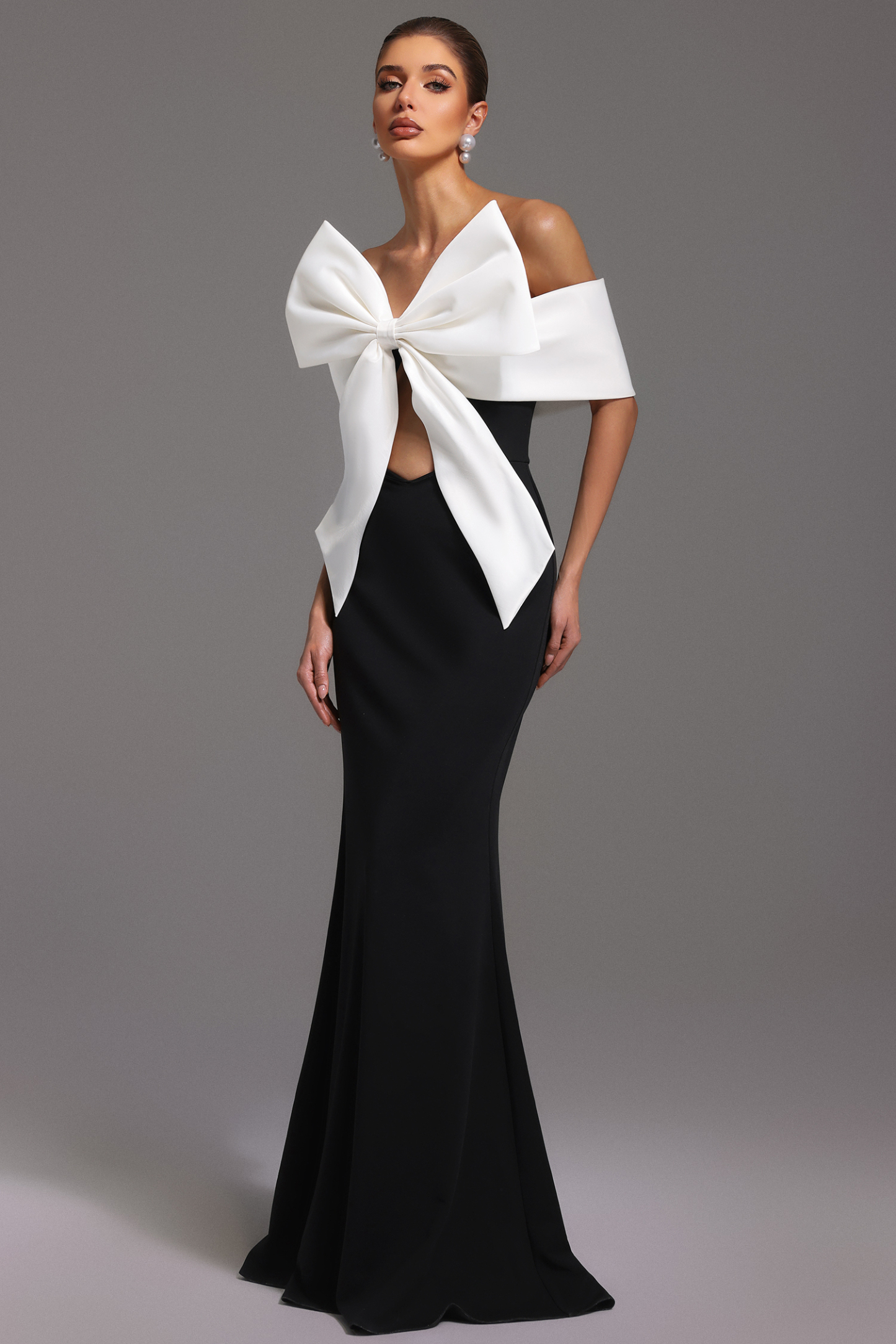 Lazze Off-The-Shoulder Bow Maxi Dress