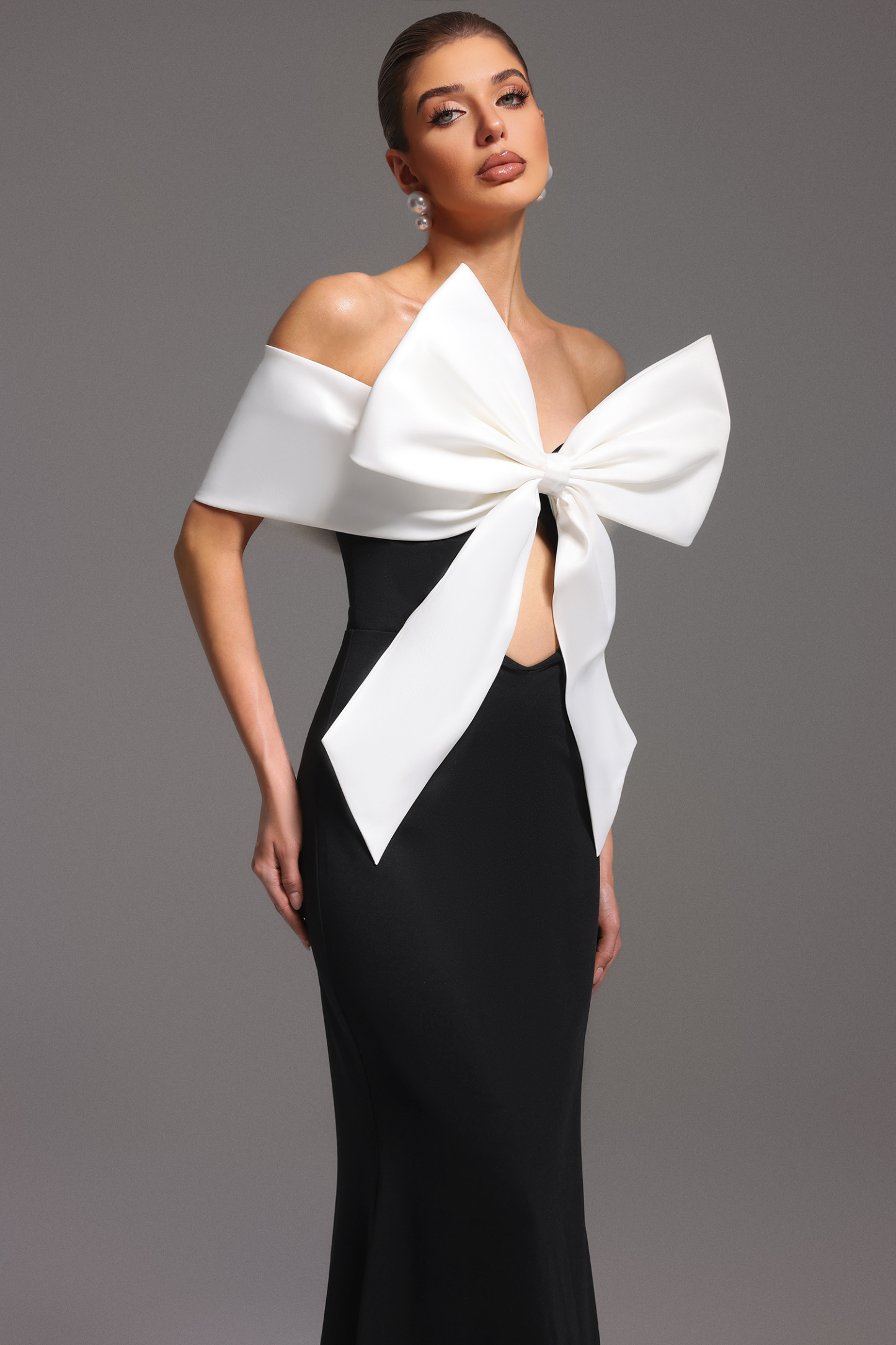 Lazze Off-The-Shoulder Bow Maxi Dress