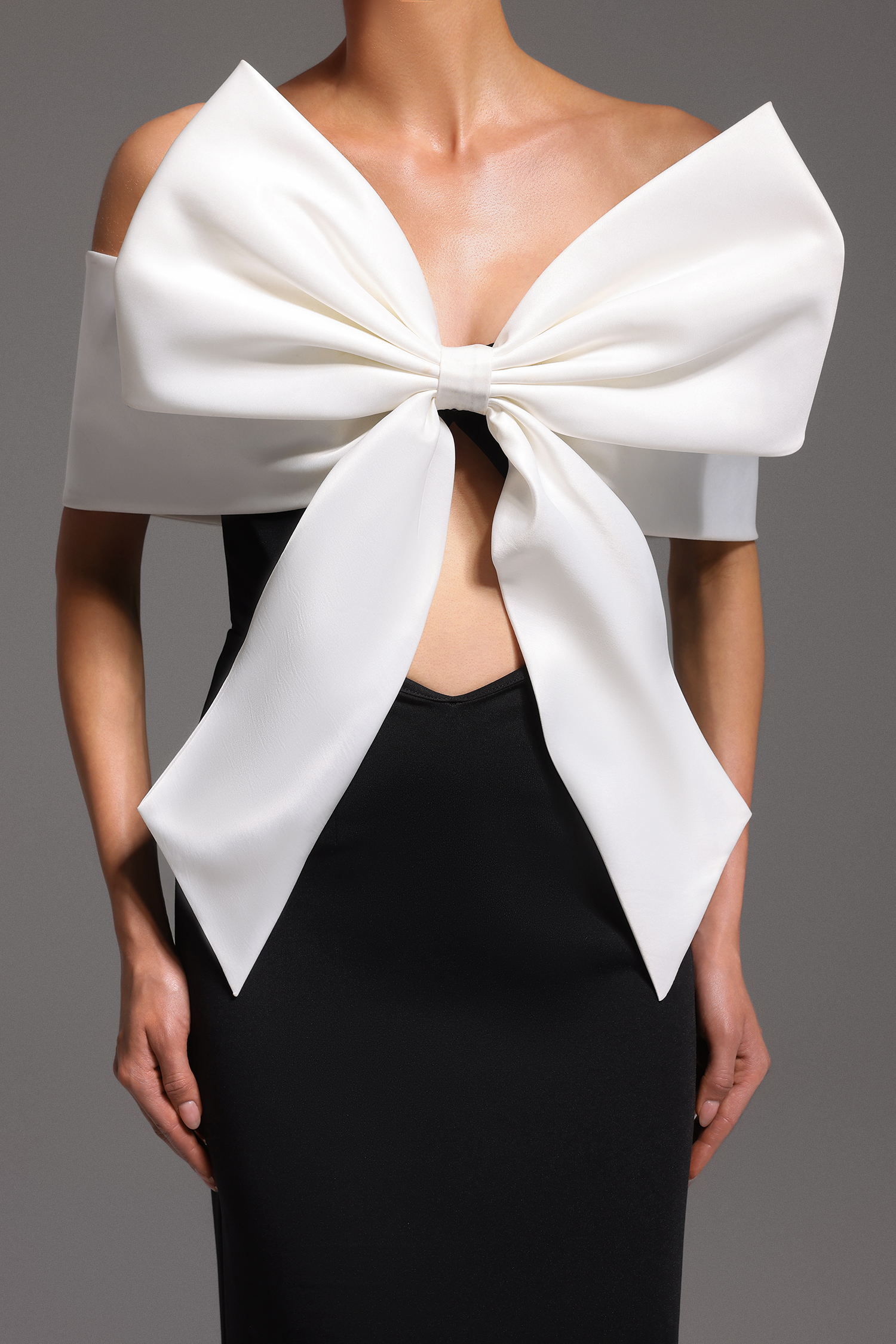 Lazze Off-The-Shoulder Bow Maxi Dress