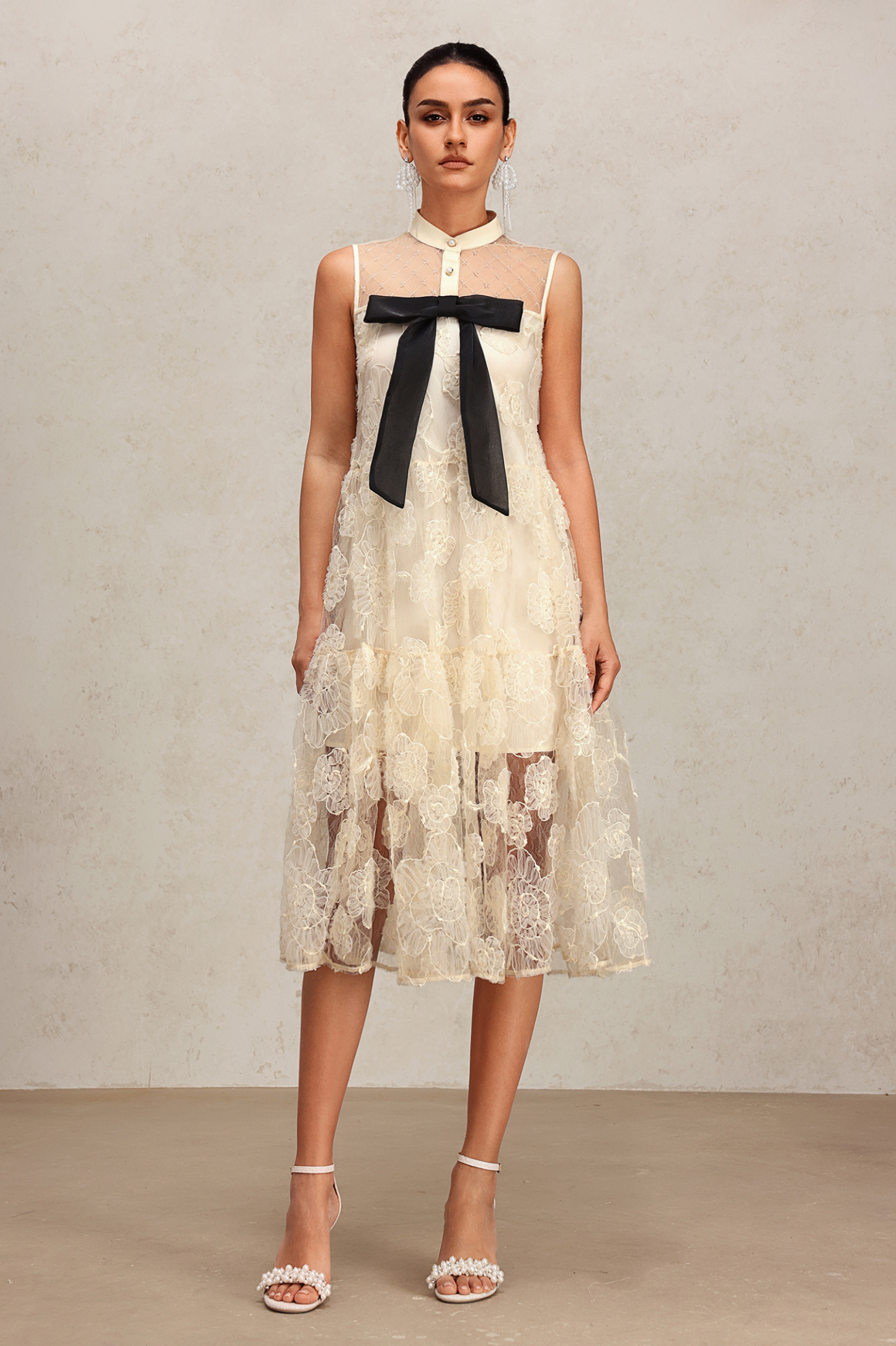 Lumo Flowers Bowknot Sleeveless Embroidery Midi Dress