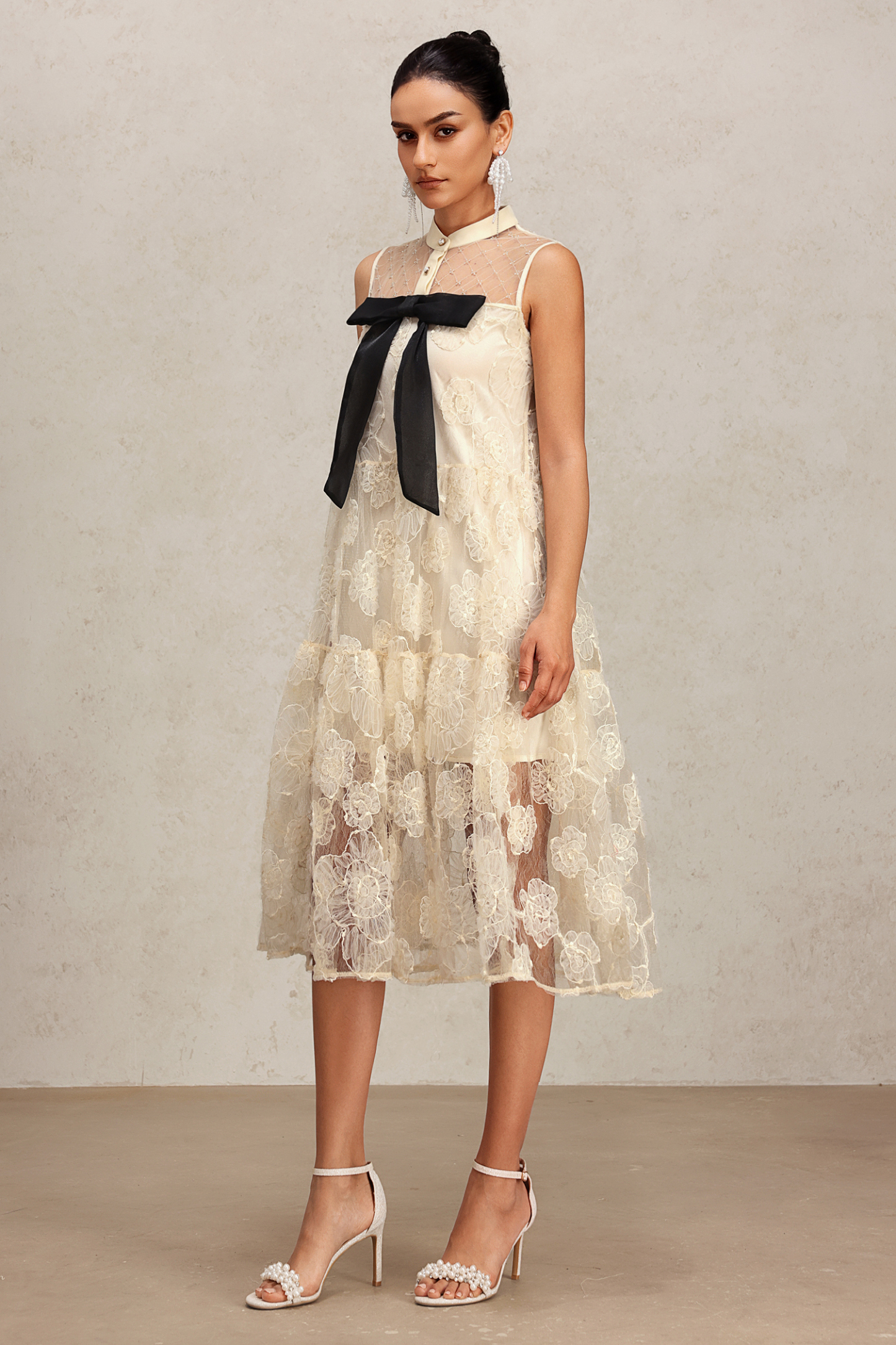 Lumo Flowers Bowknot Sleeveless Embroidery Midi Dress