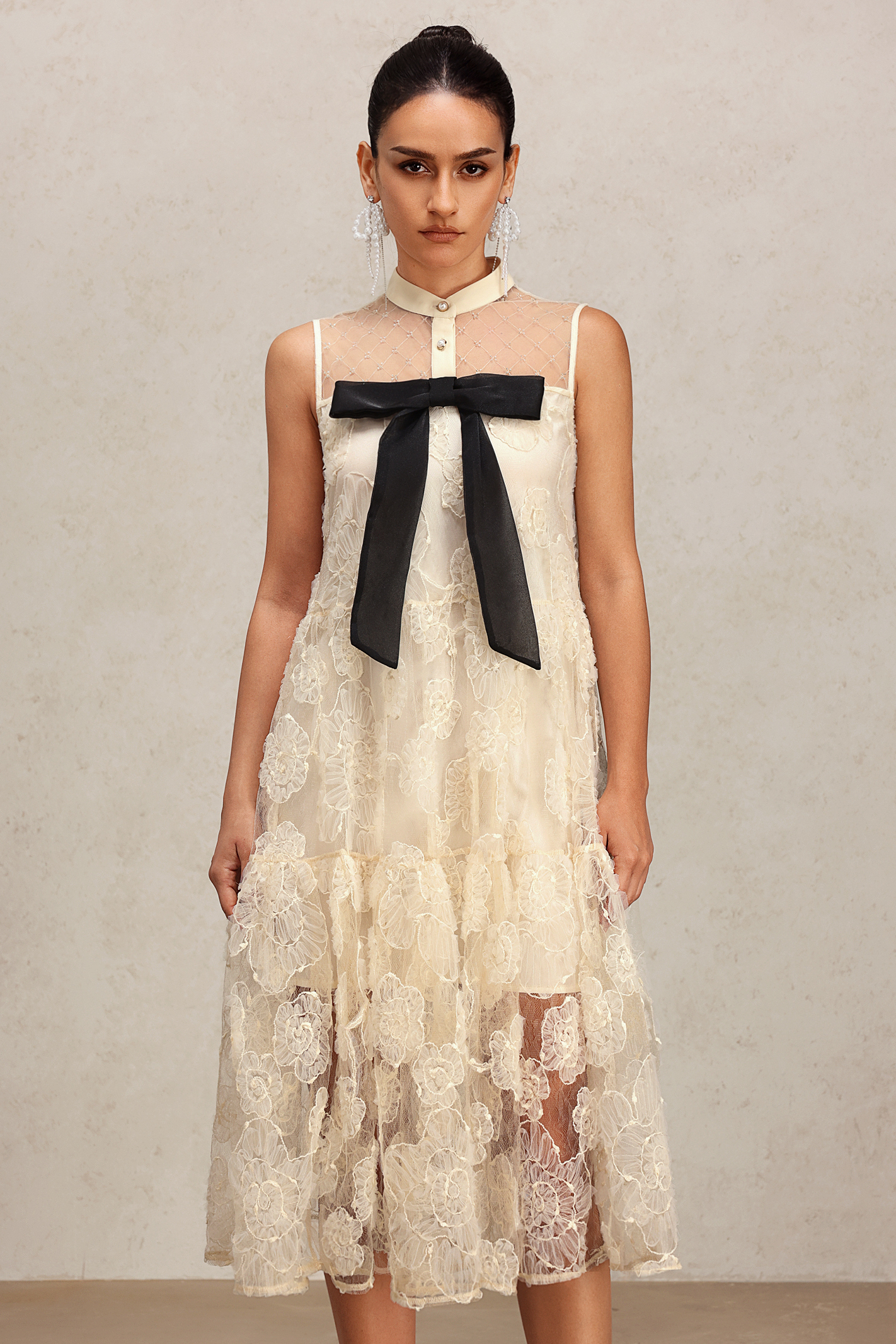 Lumo Flowers Bowknot Sleeveless Embroidery Midi Dress