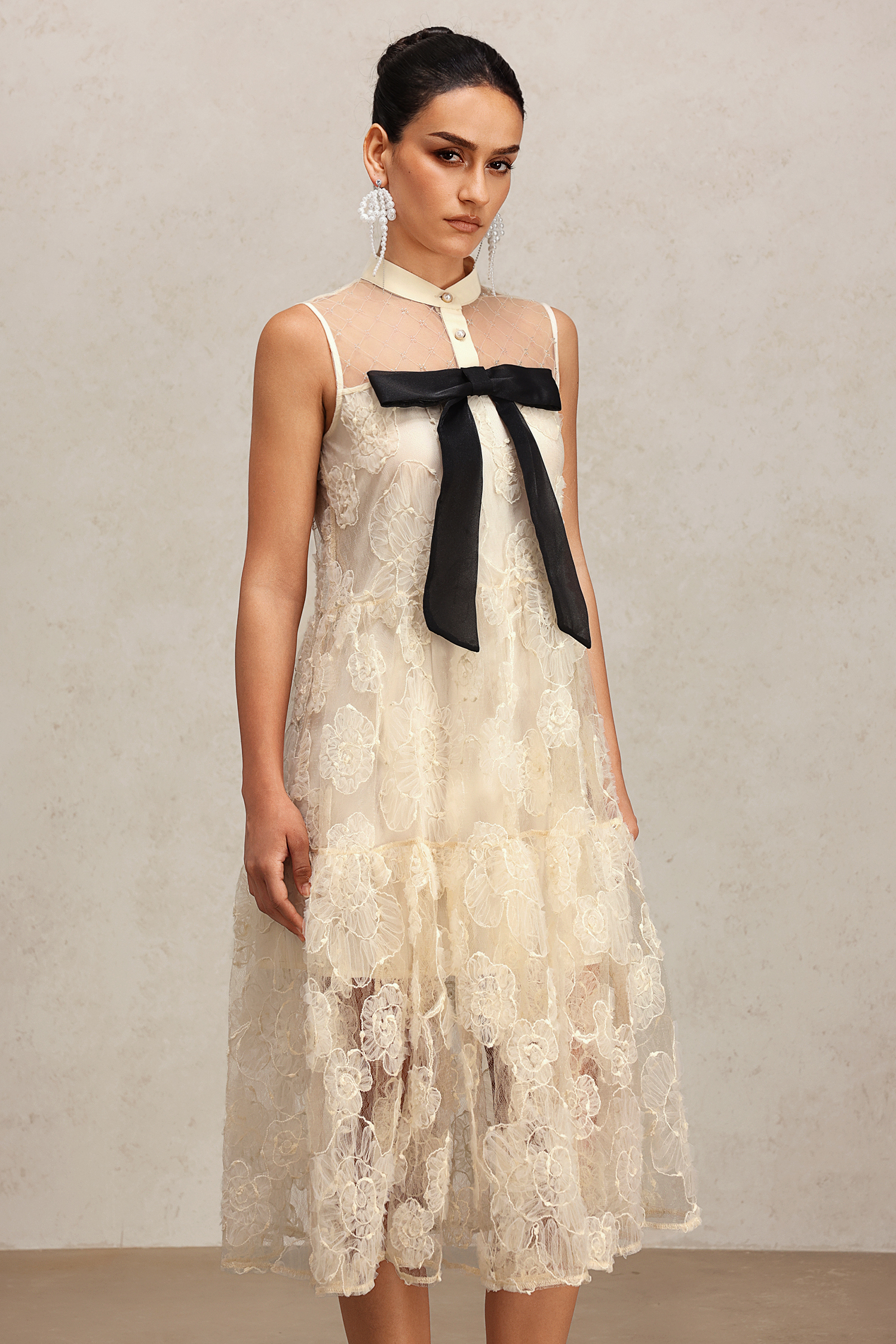 Lumo Flowers Bowknot Sleeveless Embroidery Midi Dress