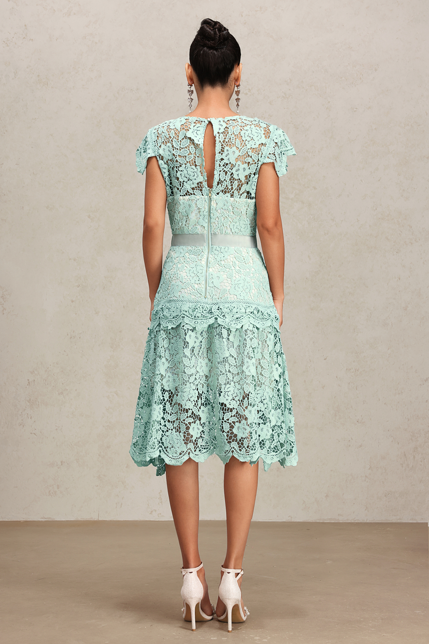 Niaca Sleeveless Lace Midi Dress