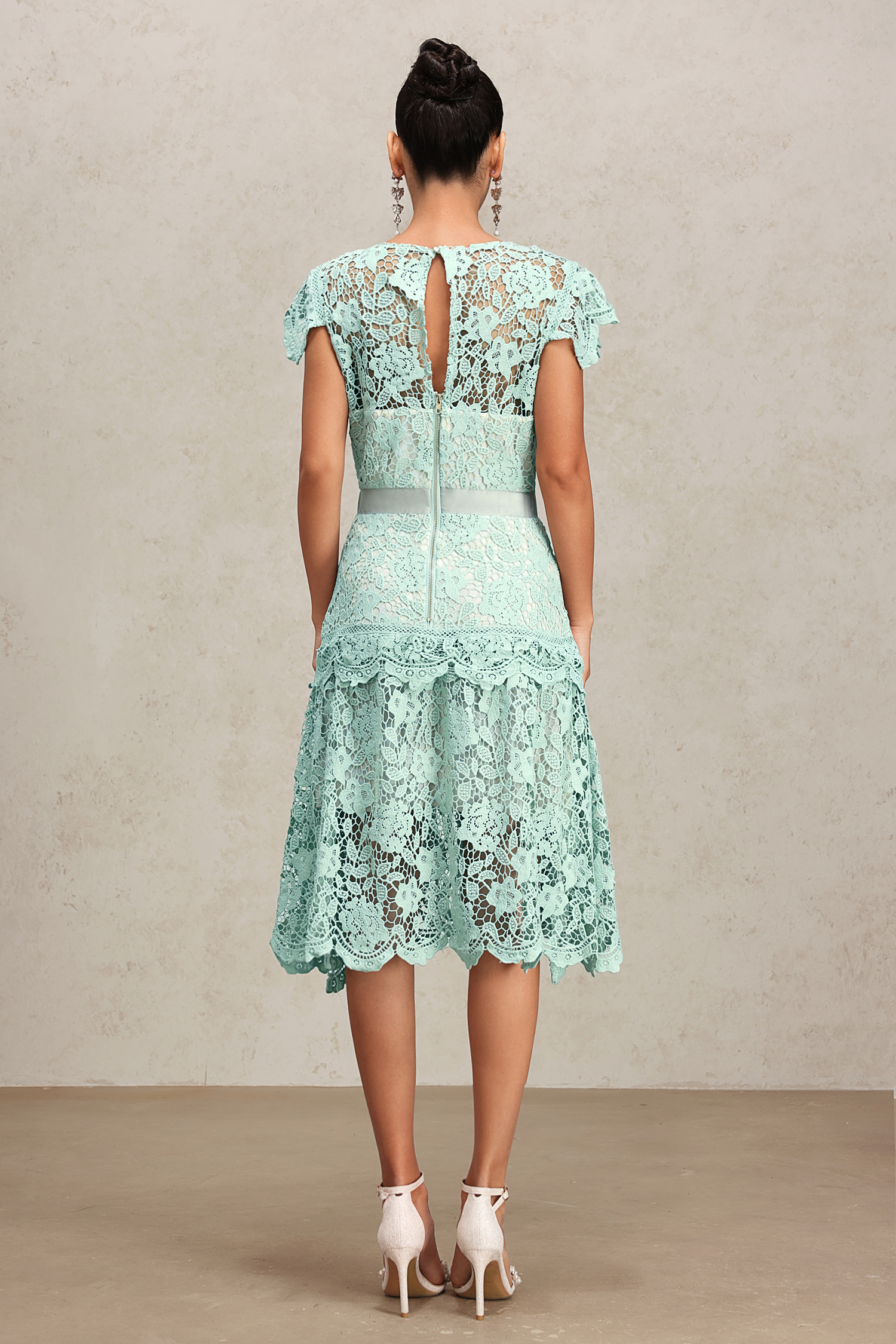 Niaca Sleeveless Lace Midi Dress