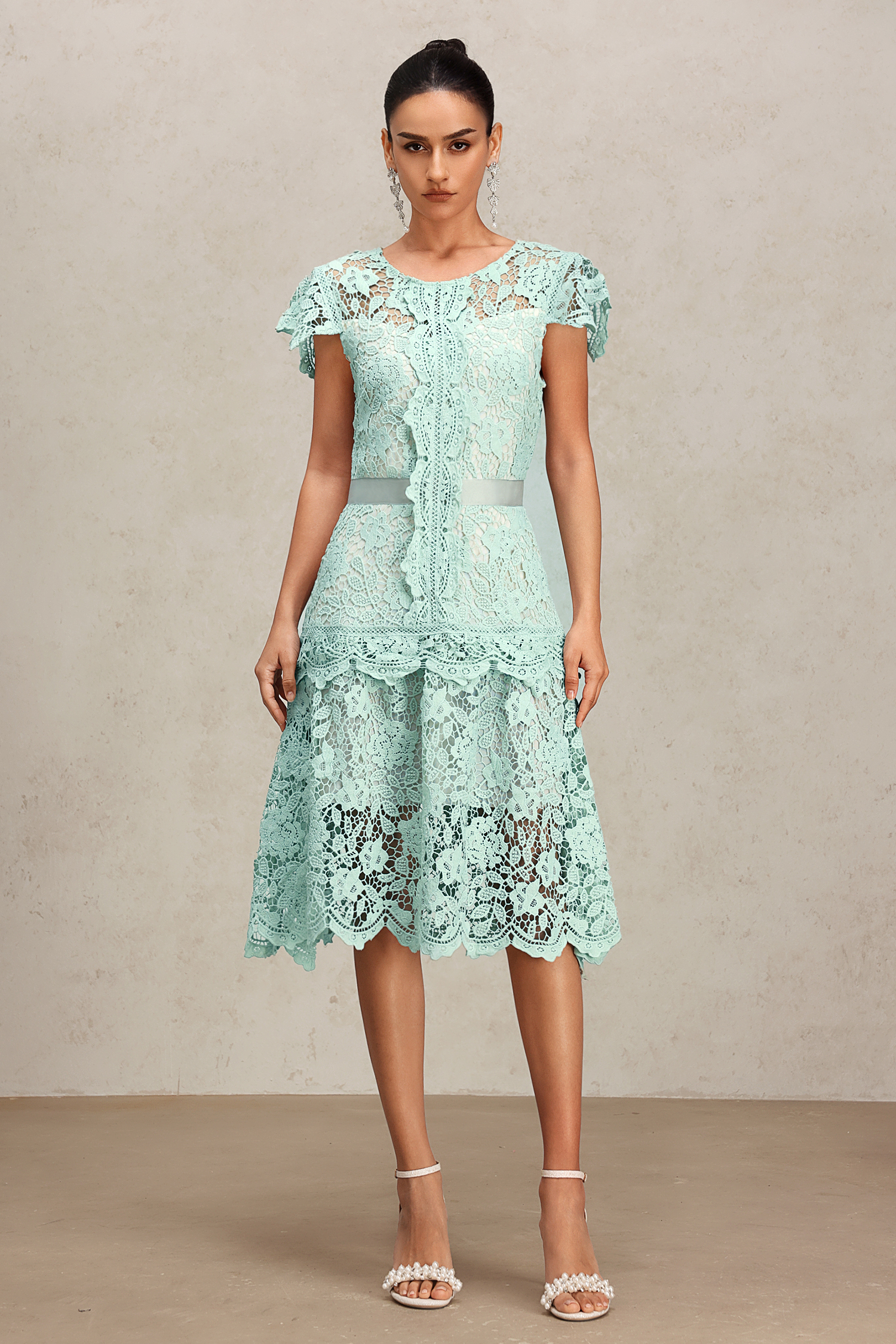 Niaca Sleeveless Lace Midi Dress