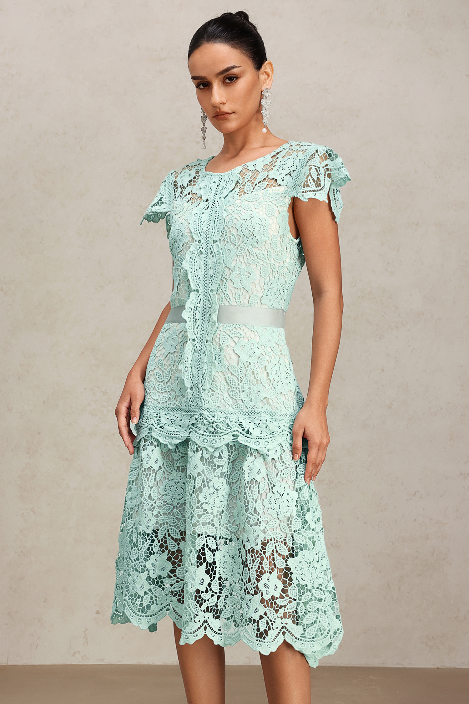 Niaca Sleeveless Lace Midi Dress