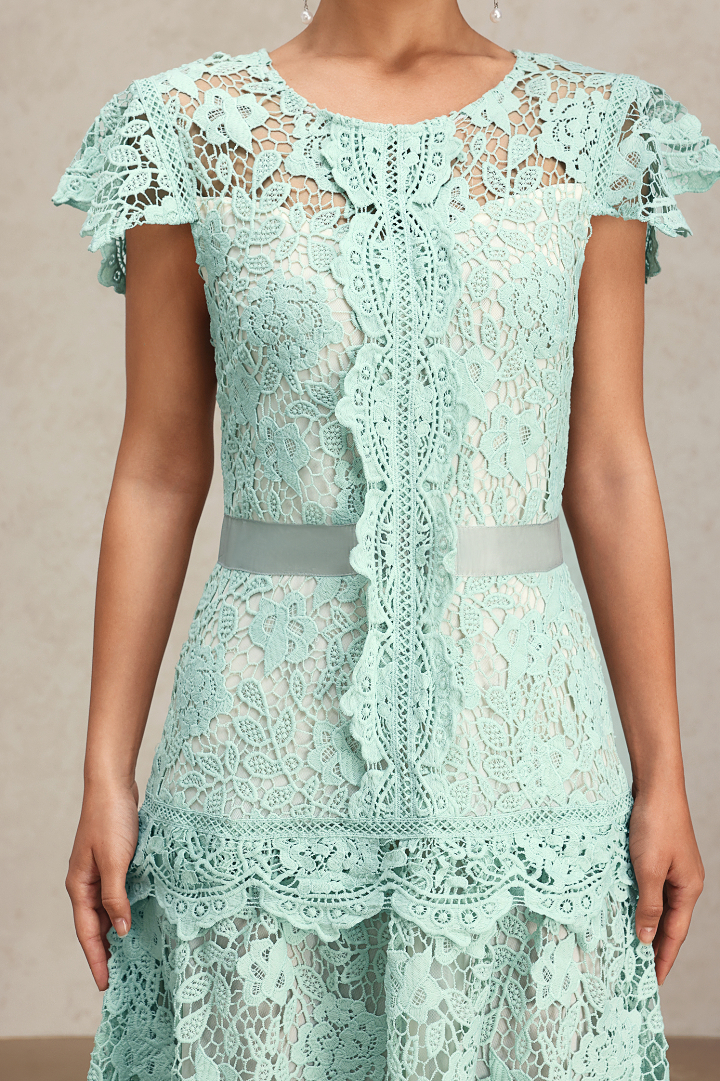 Niaca Sleeveless Lace Midi Dress