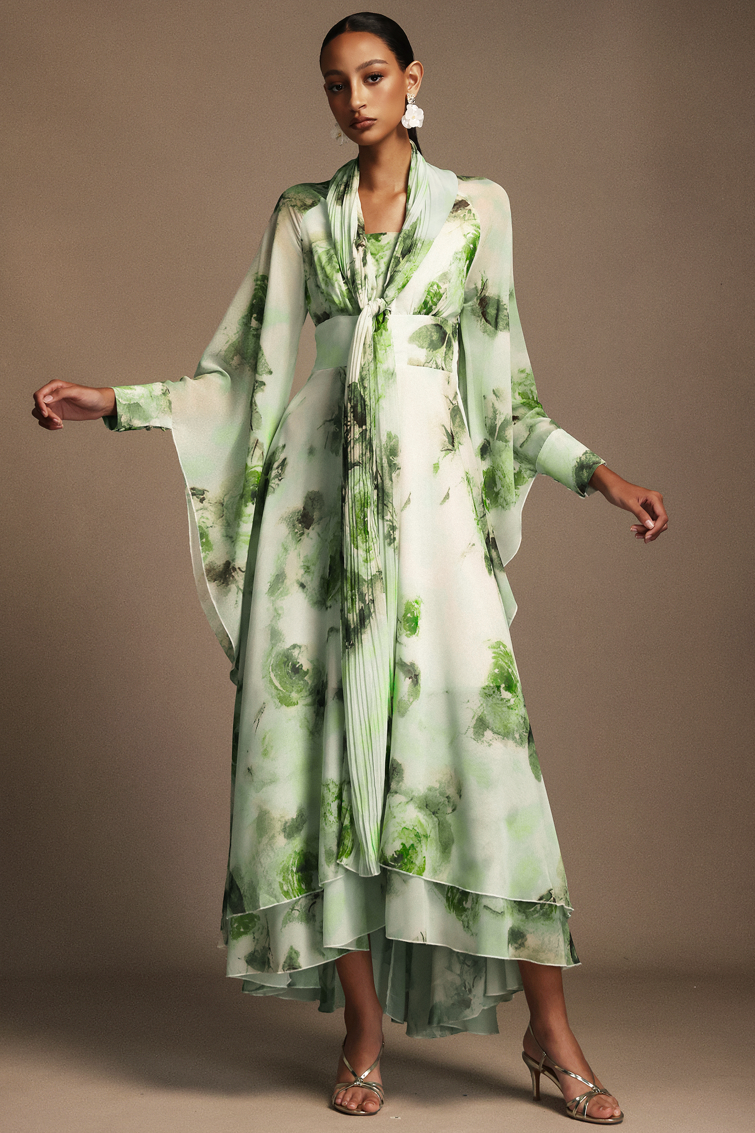 Paca V-Neck Floral Printed Long Sleeves Folds Maxi Dress