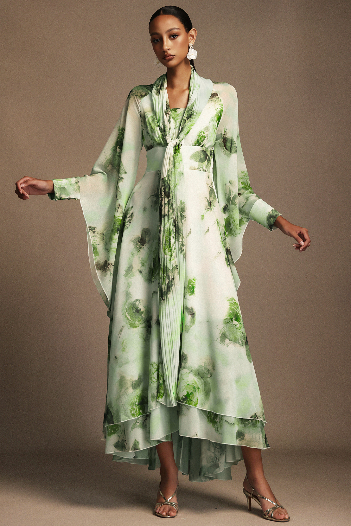 Paca V-Neck Floral Printed Long Sleeves Folds Maxi Dress
