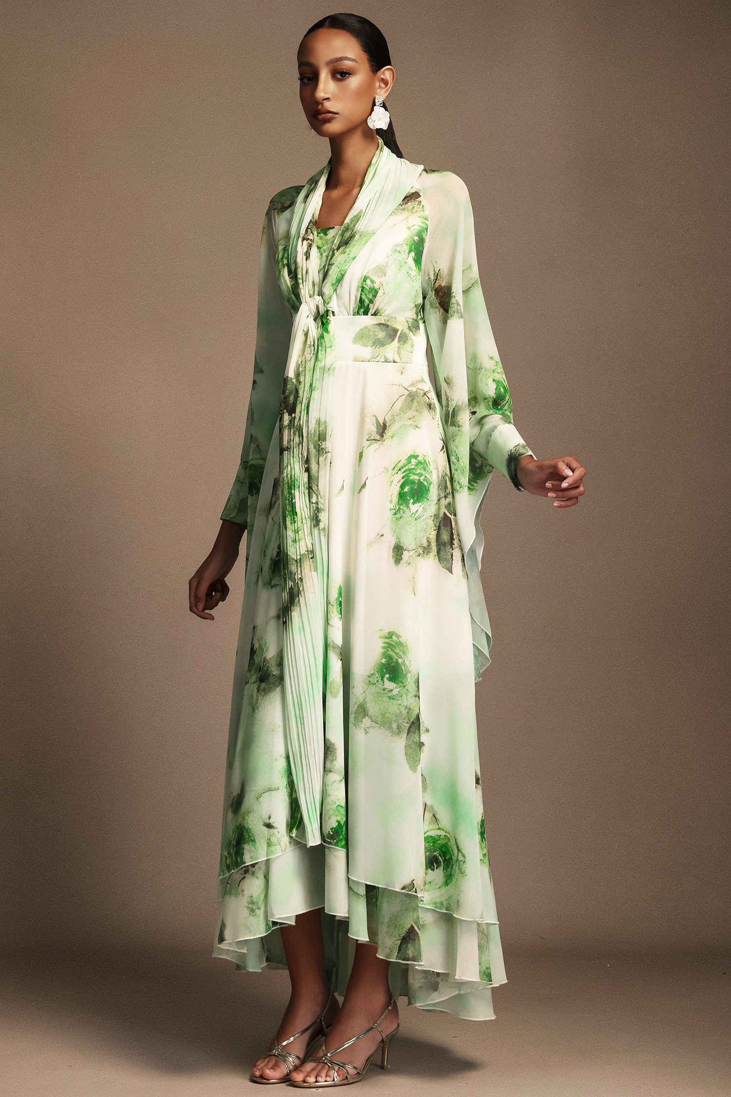 Paca V-Neck Floral Printed Long Sleeves Folds Maxi Dress