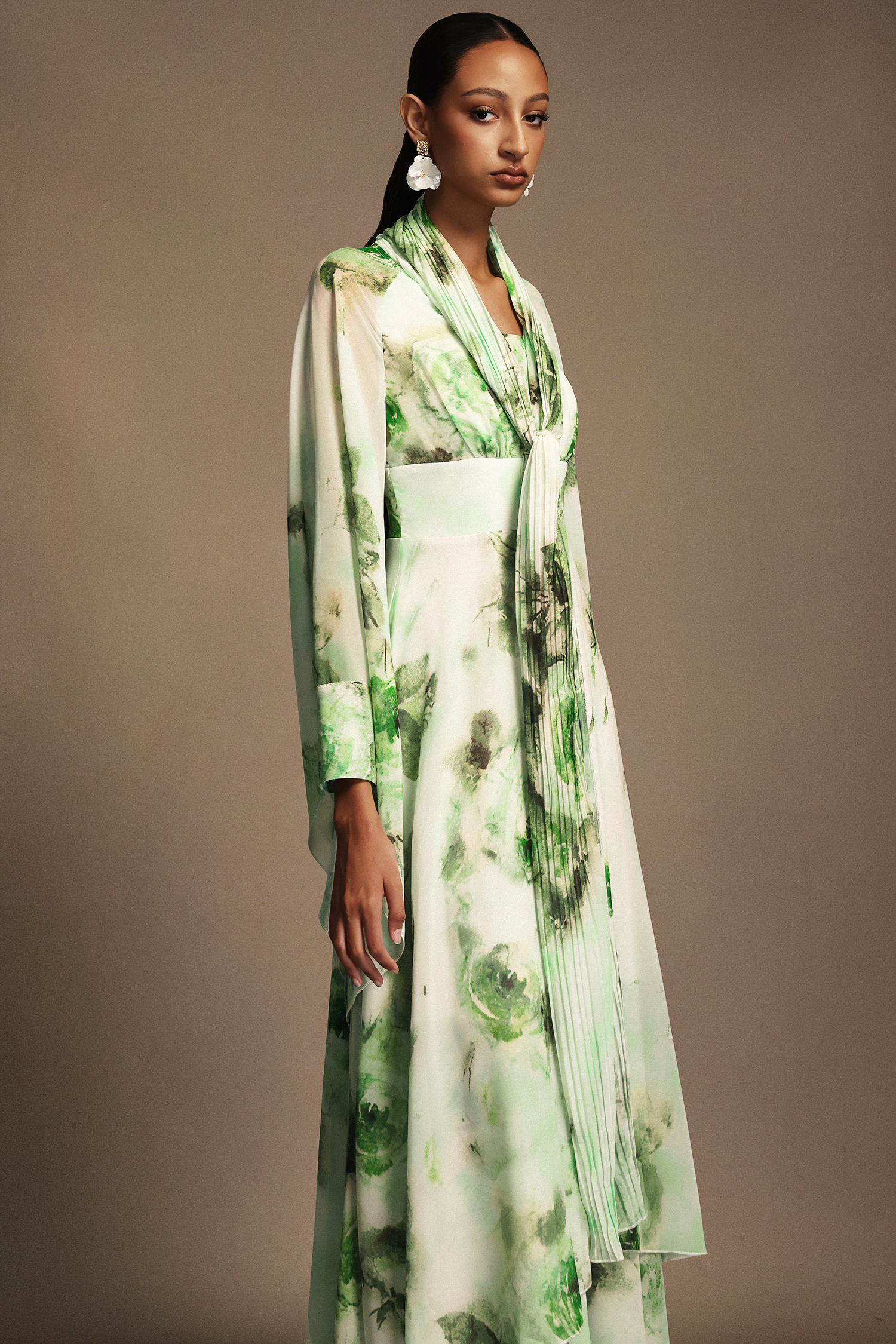 Paca V-Neck Floral Printed Long Sleeves Folds Maxi Dress