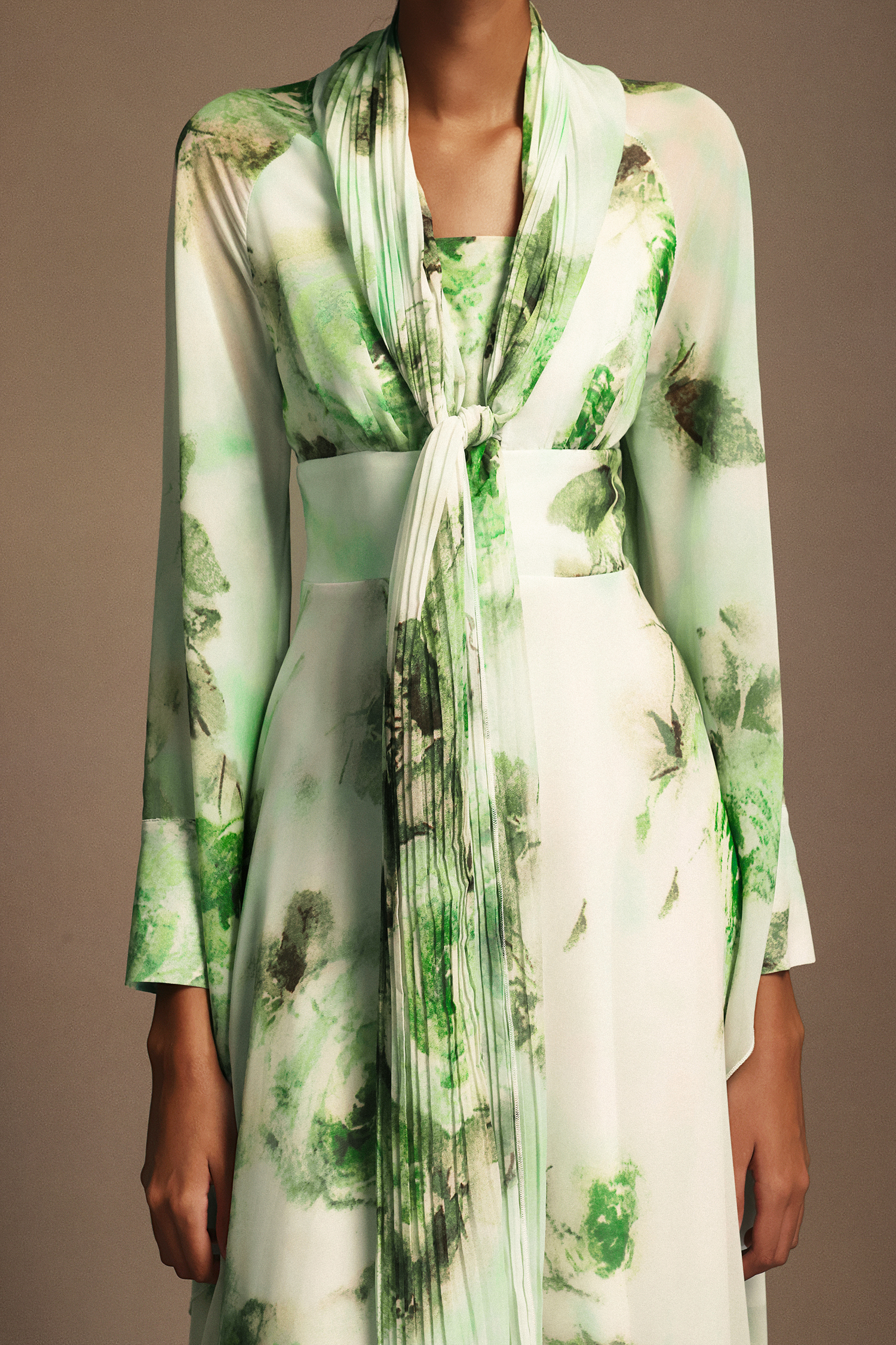 Paca V-Neck Floral Printed Long Sleeves Folds Maxi Dress