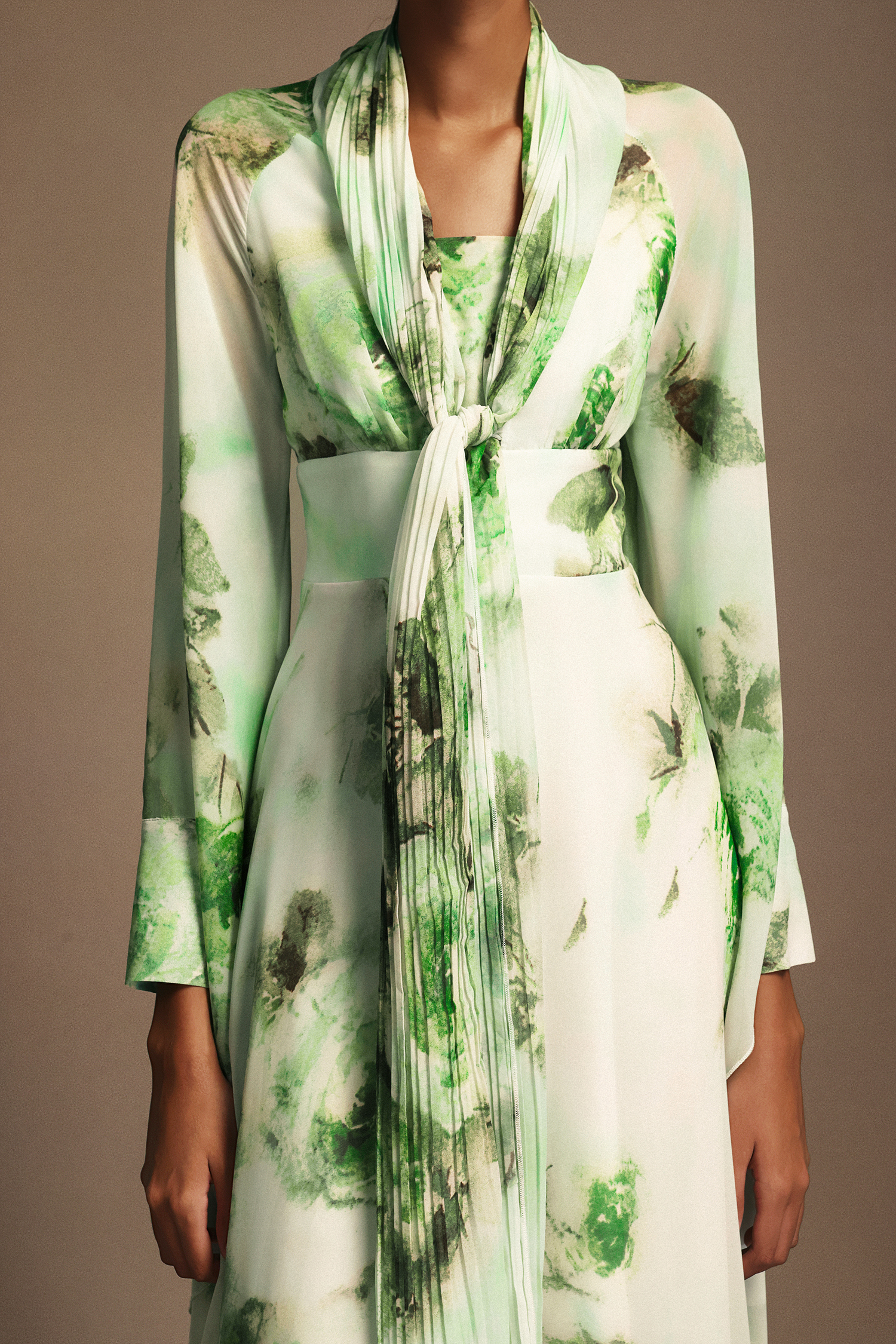 Paca V-Neck Floral Printed Long Sleeves Folds Maxi Dress