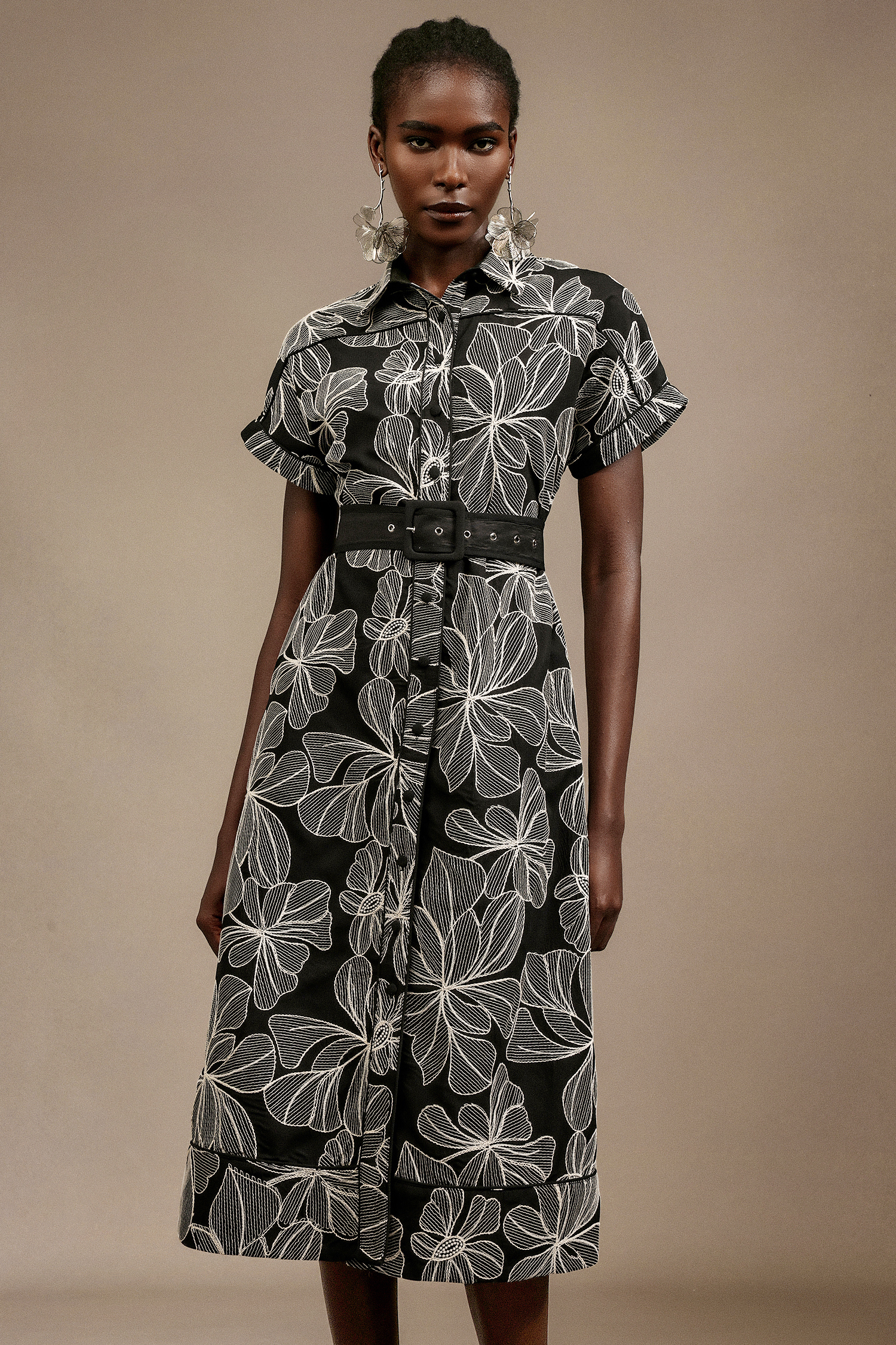 Milda Short Sleeves Embroidery Flowers Midi Dress