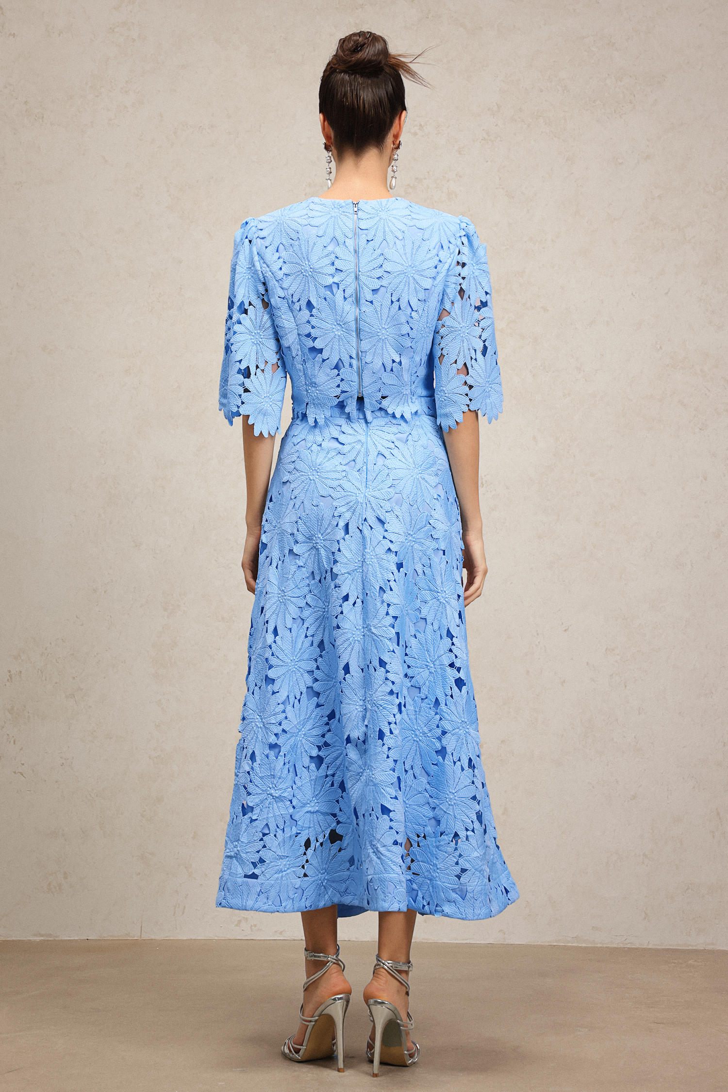 Jaca Short Sleeves Flowers Lace Top And Skirt Two-Piece Set