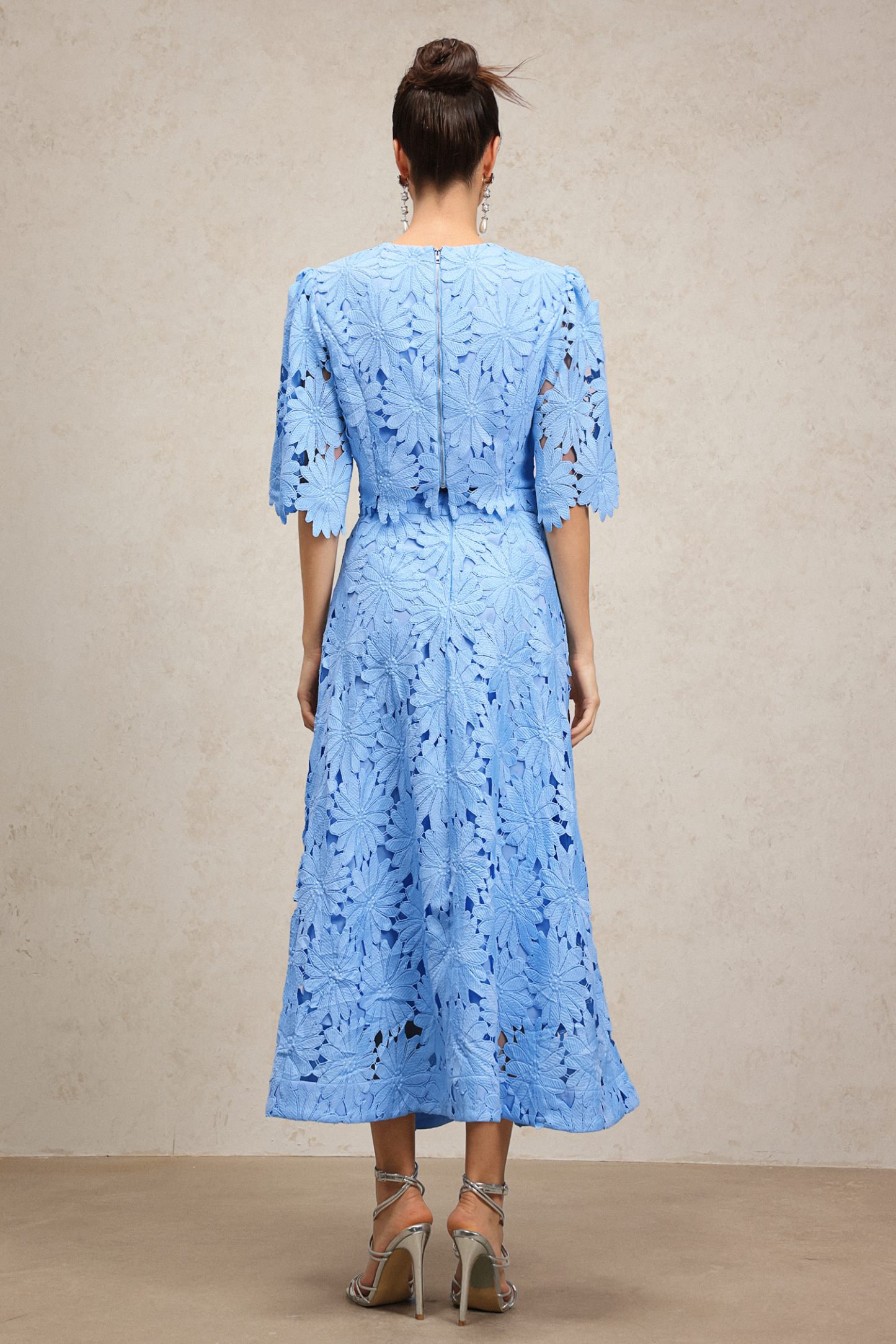 Jaca Short Sleeves Flowers Lace Top And Skirt Two-Piece Set