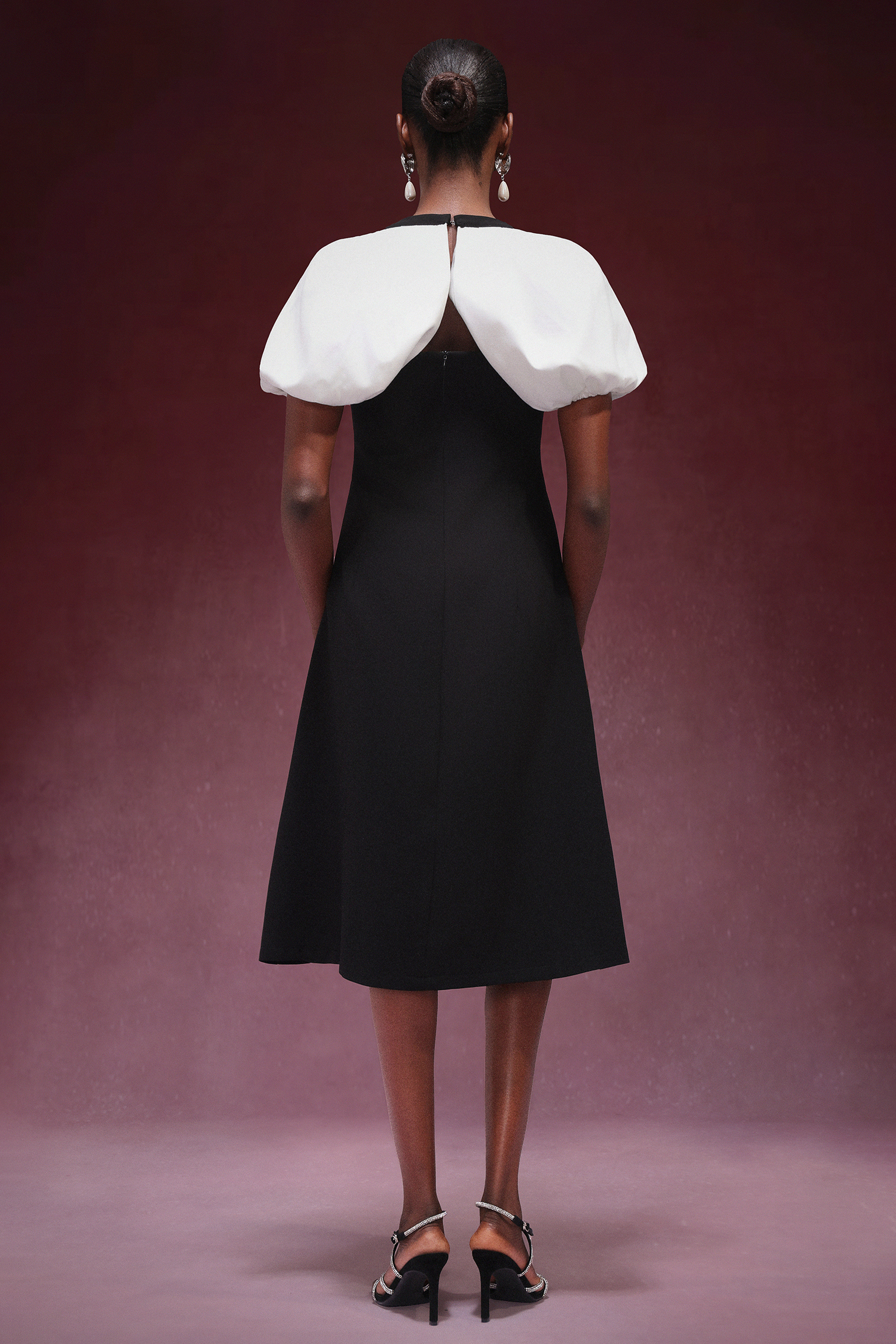 Yannei Short Sleeves Square-cut collar Midi Dress