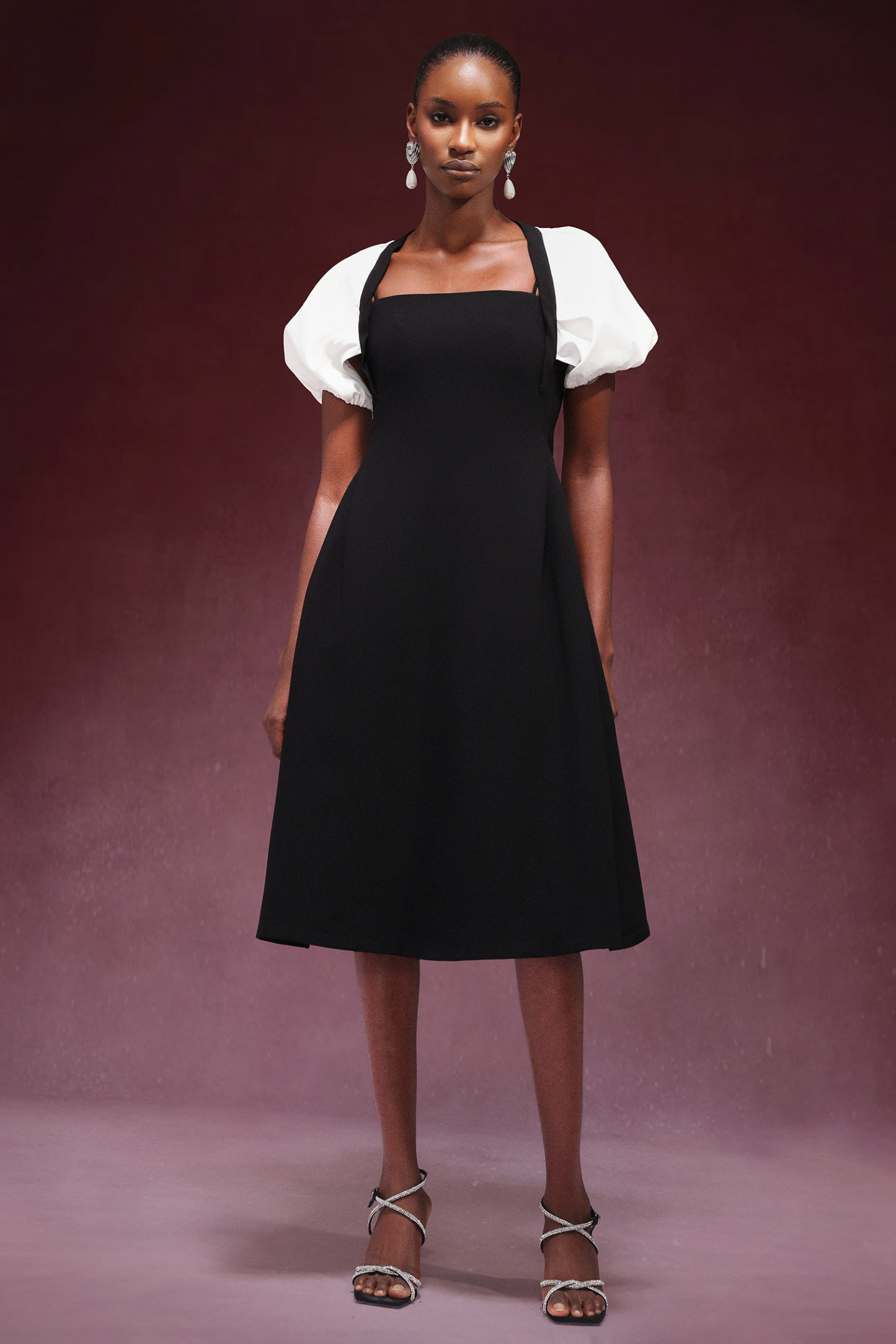 Yannei Short Sleeves Square-cut collar Midi Dress
