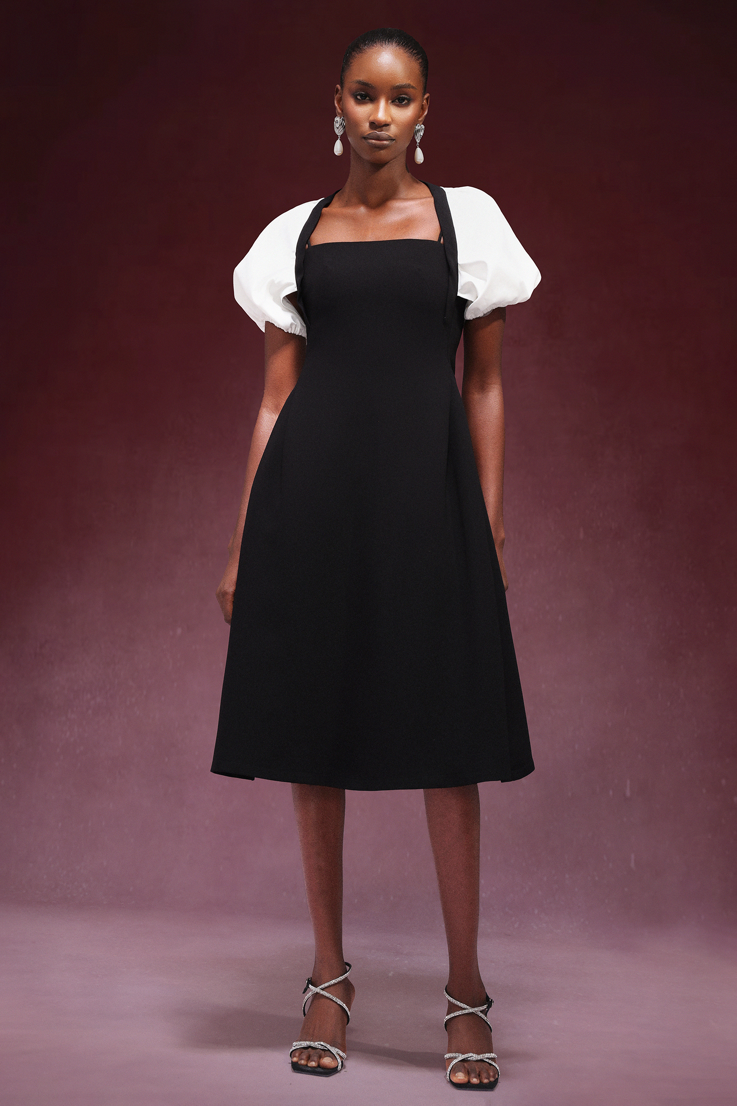 Yannei Short Sleeves Square-cut collar Midi Dress