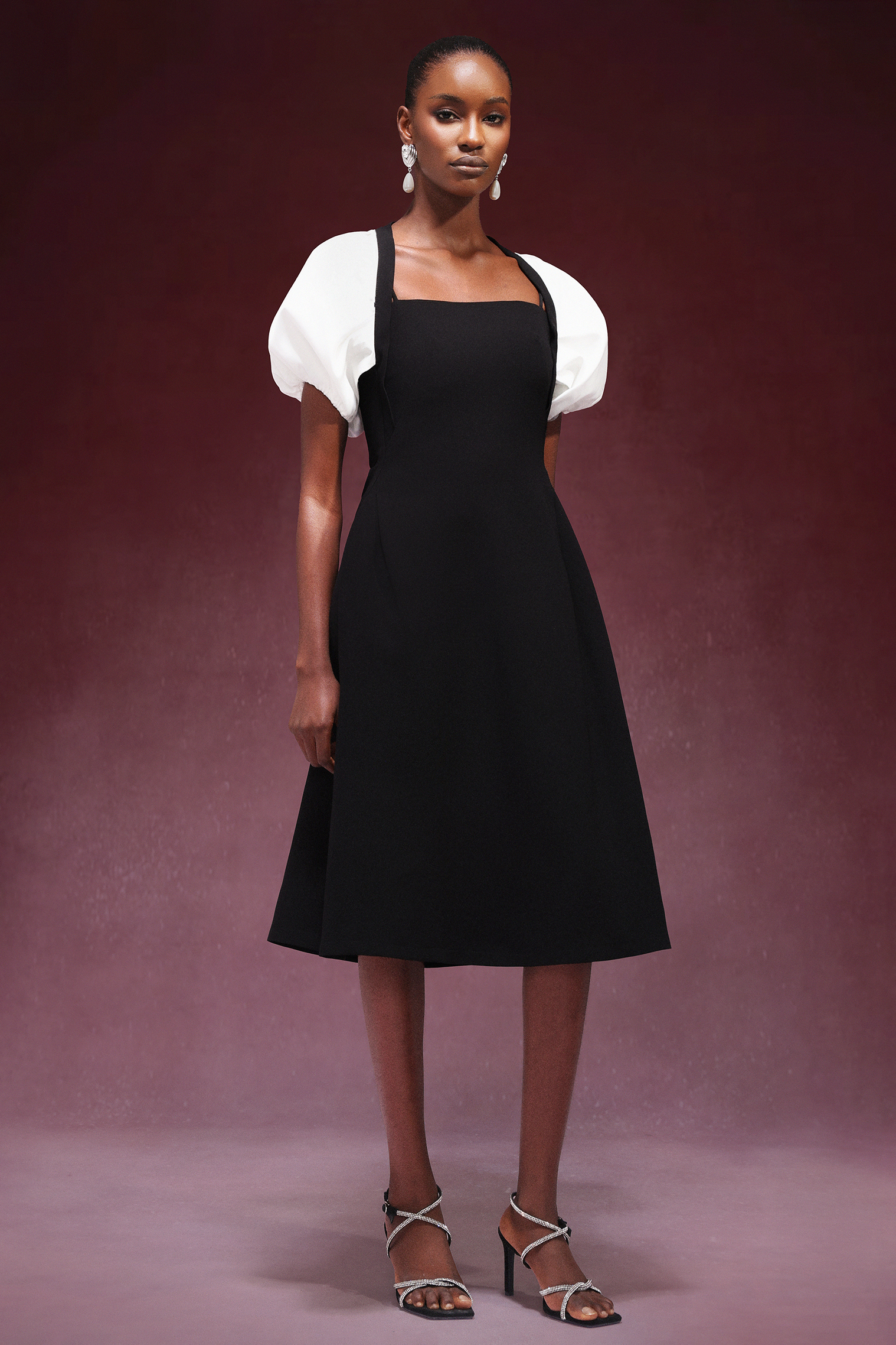 Yannei Short Sleeves Square-cut collar Midi Dress
