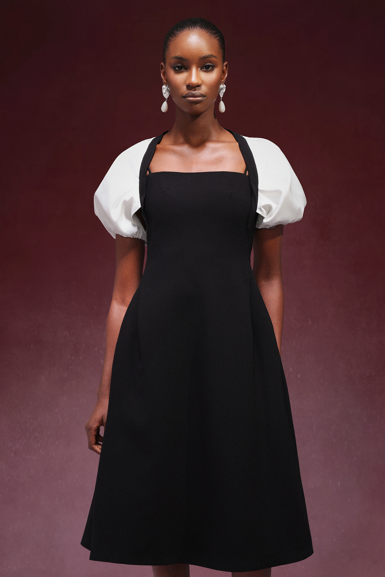 Yannei Short Sleeves Square-cut collar Midi Dress