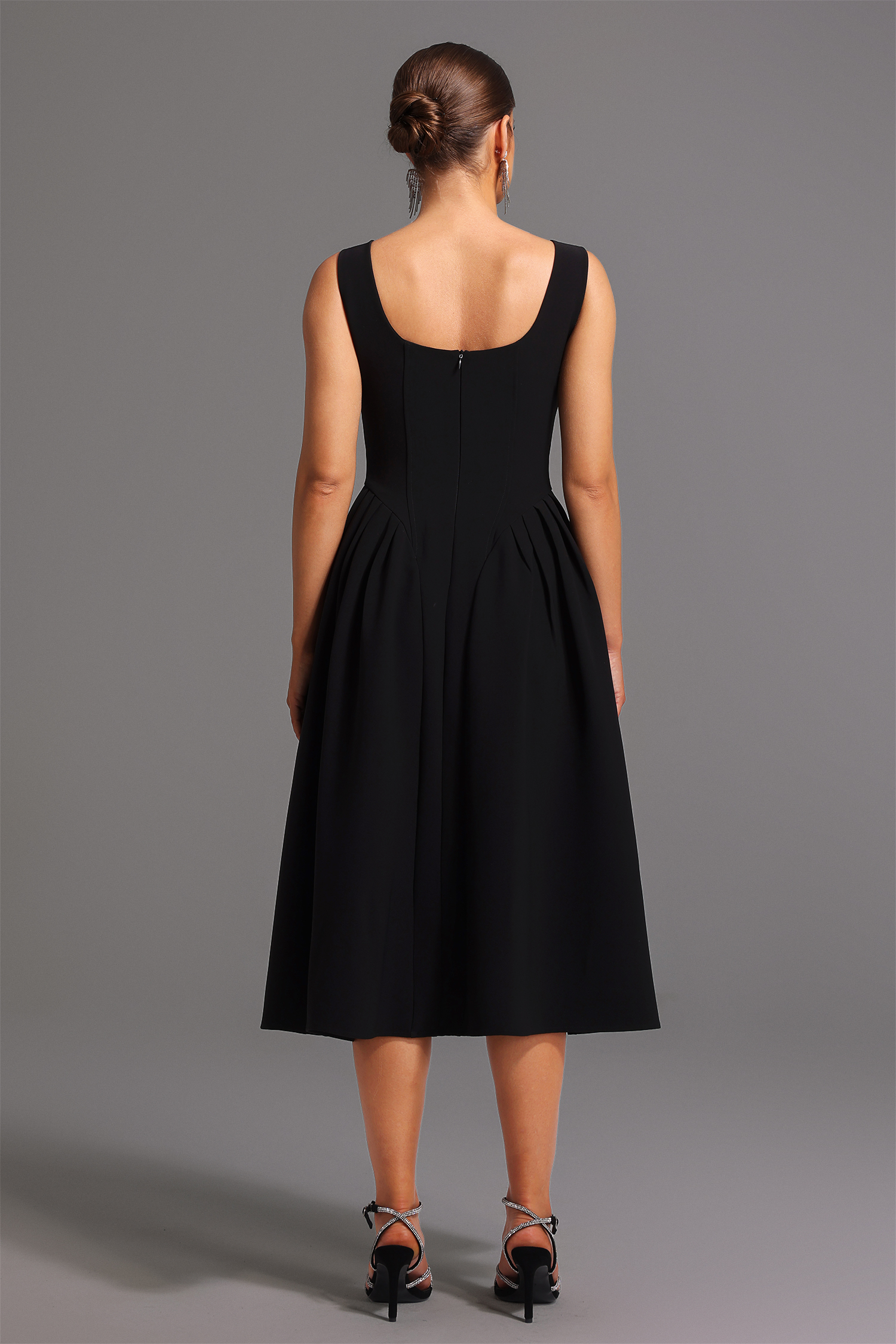 Demere Sleeveless Square Collar Diamond Midi Dress