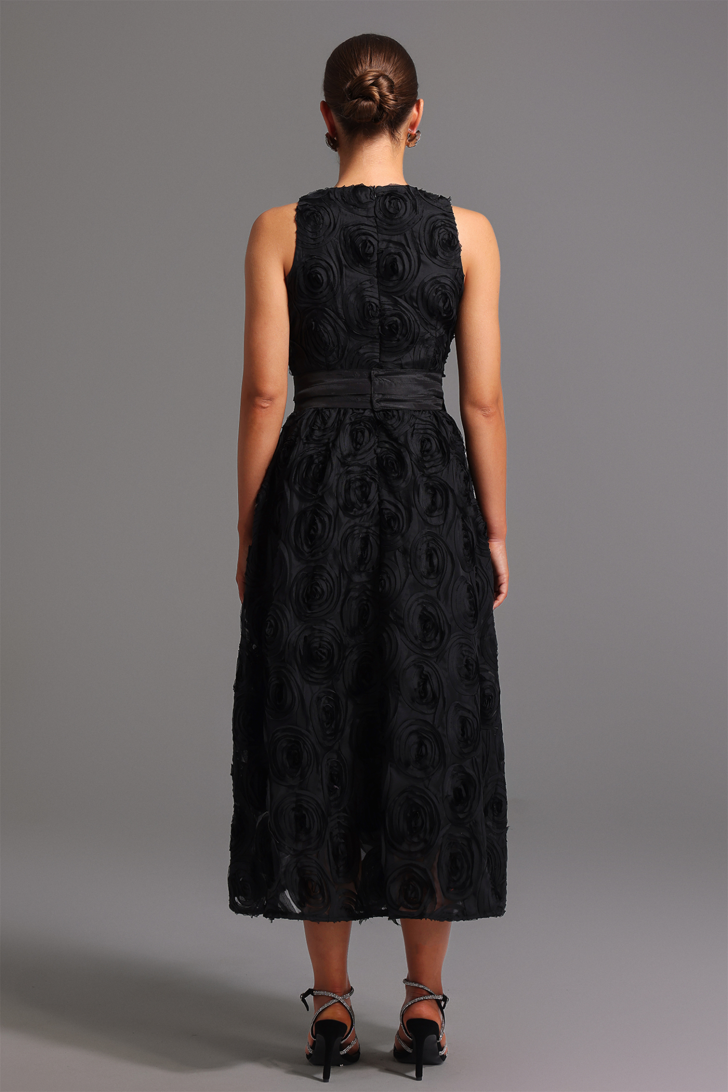 Runa Sleeveless Round Neck Flowers Midi Dress