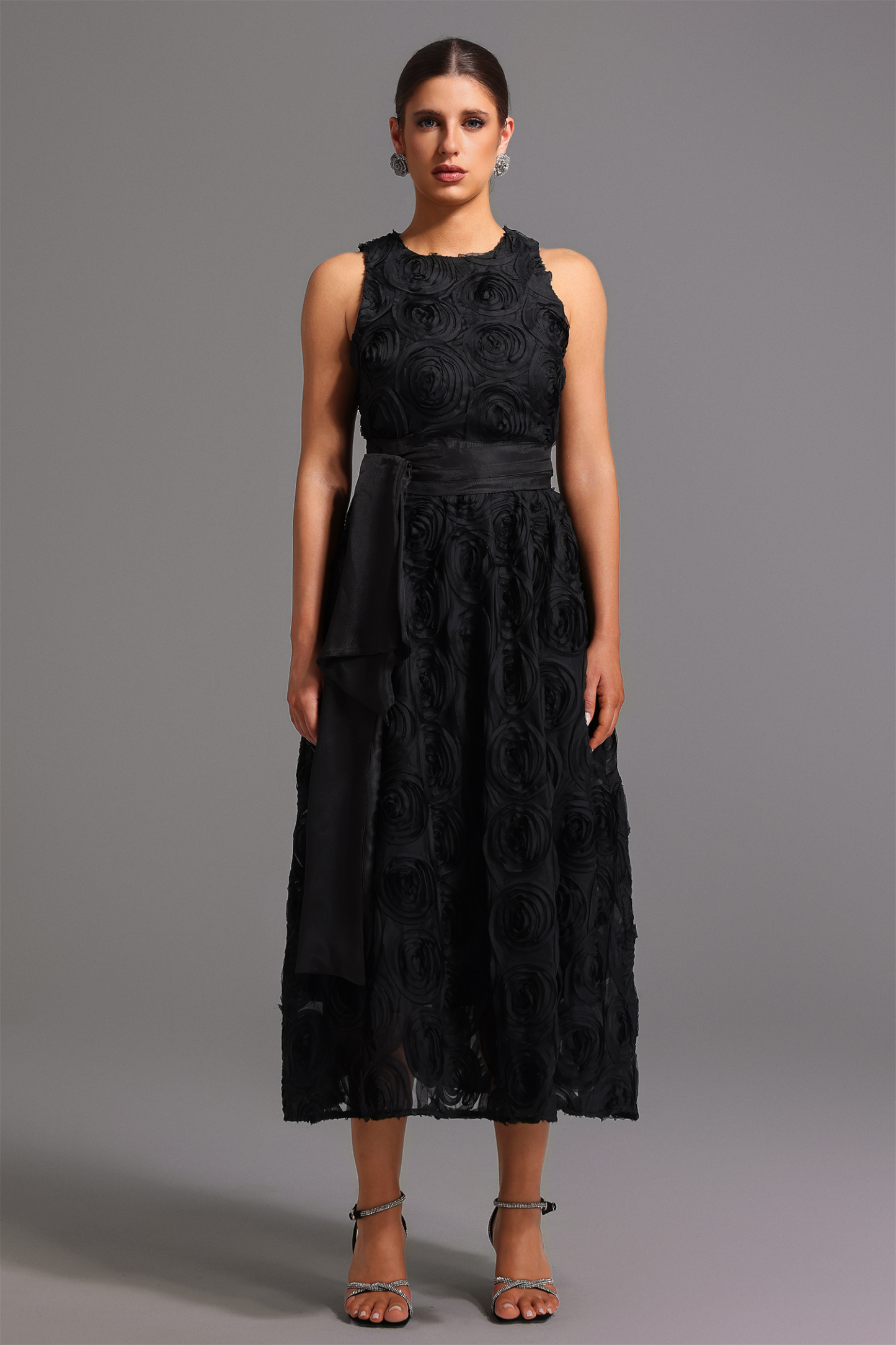 Runa Sleeveless Round Neck Flowers Midi Dress