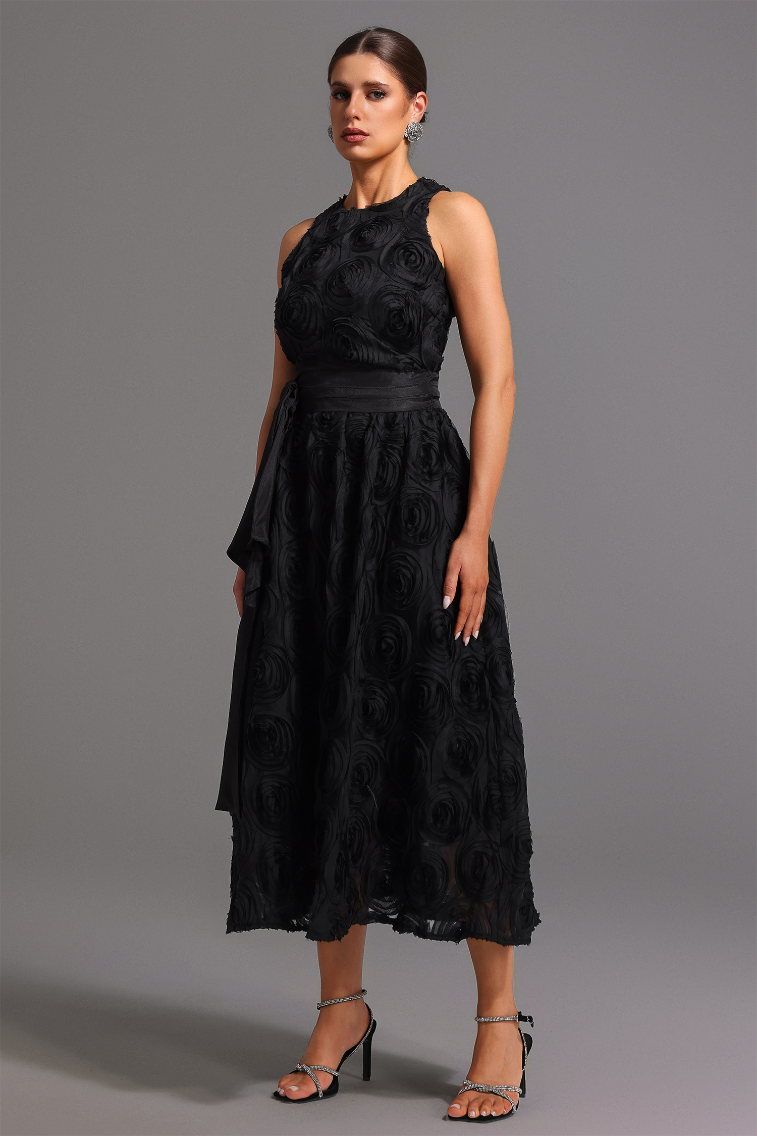 Runa Sleeveless Round Neck Flowers Midi Dress