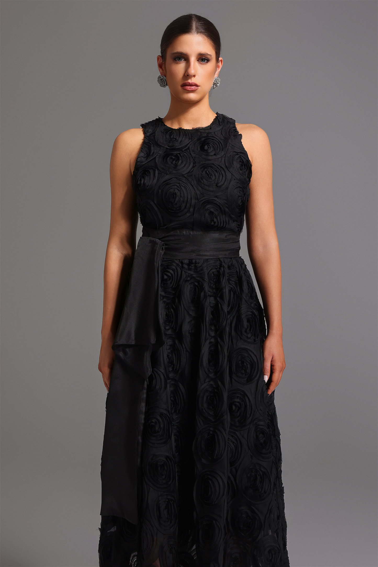 Runa Sleeveless Round Neck Flowers Midi Dress