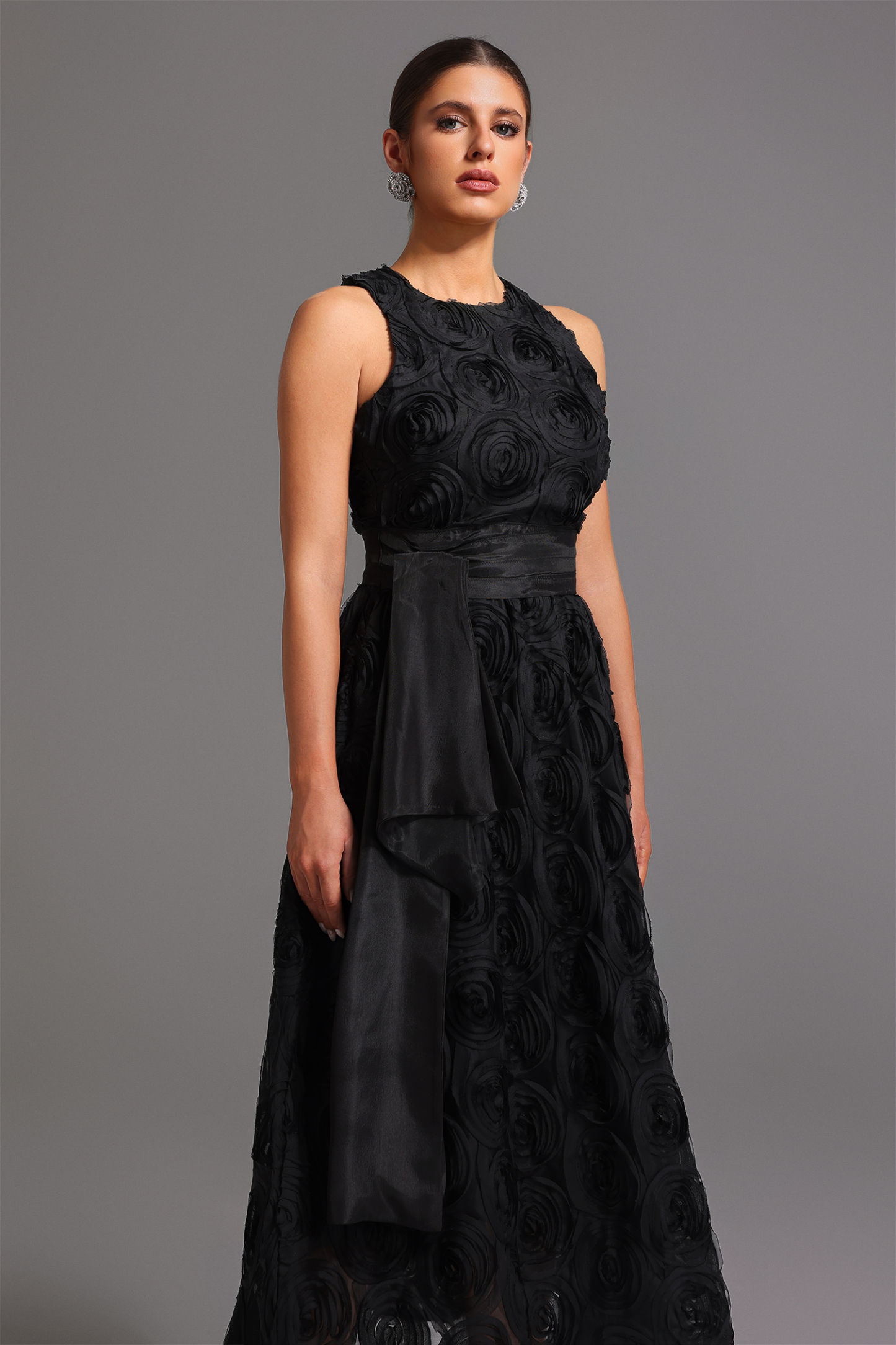 Runa Sleeveless Round Neck Flowers Midi Dress