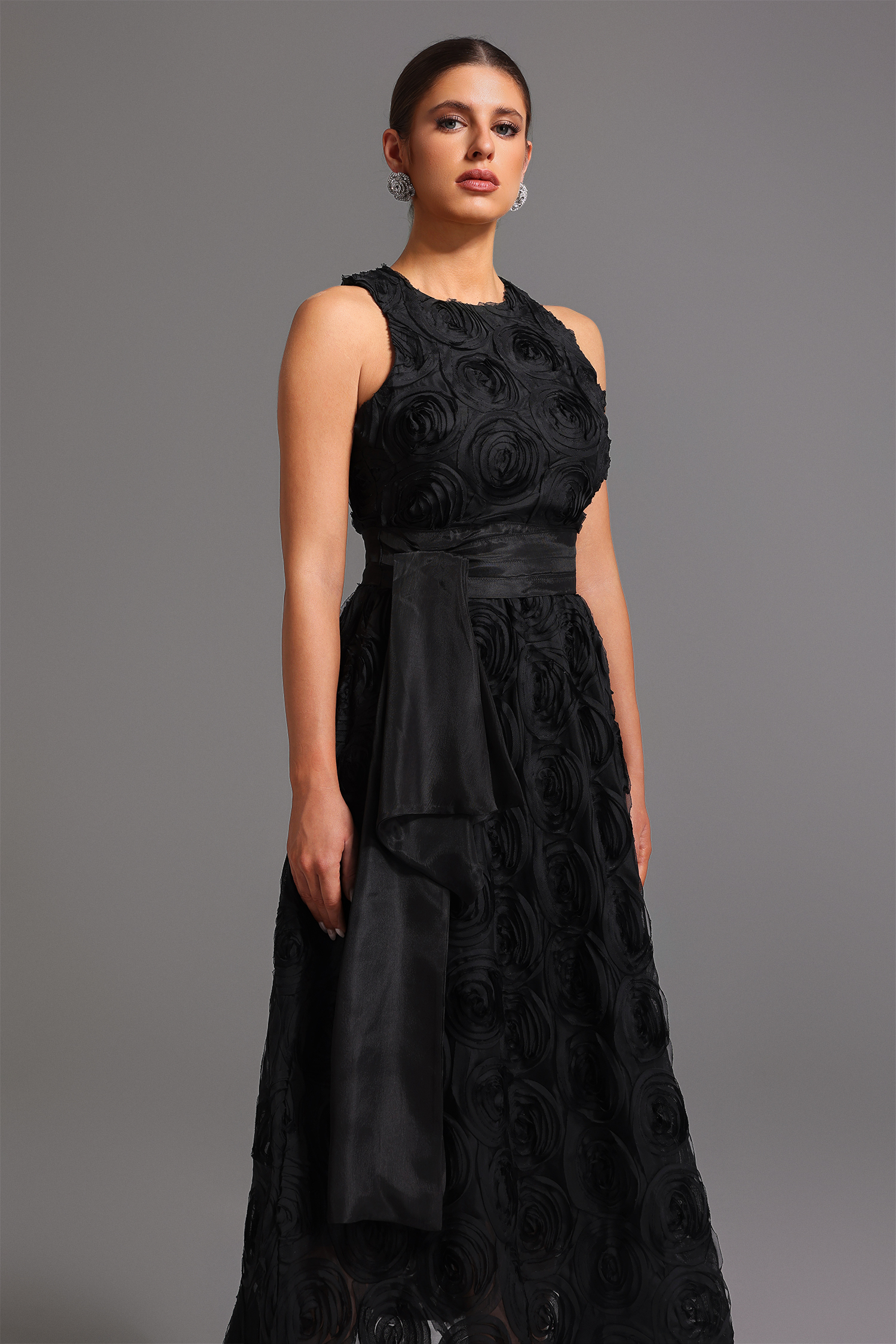 Runa Sleeveless Round Neck Flowers Midi Dress