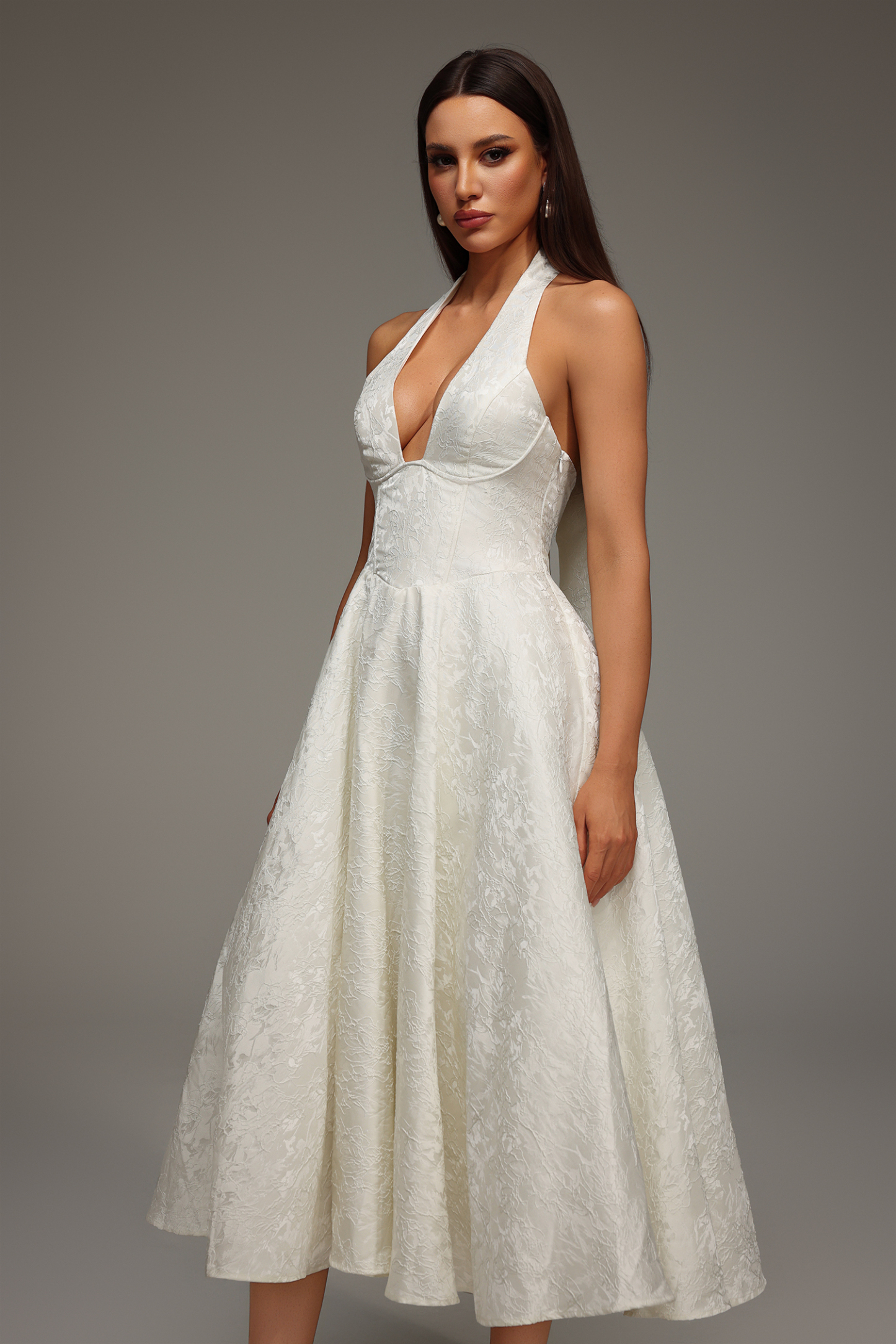 Rinaka Sleeveless Halter Jacquard W eaving Midi Dress