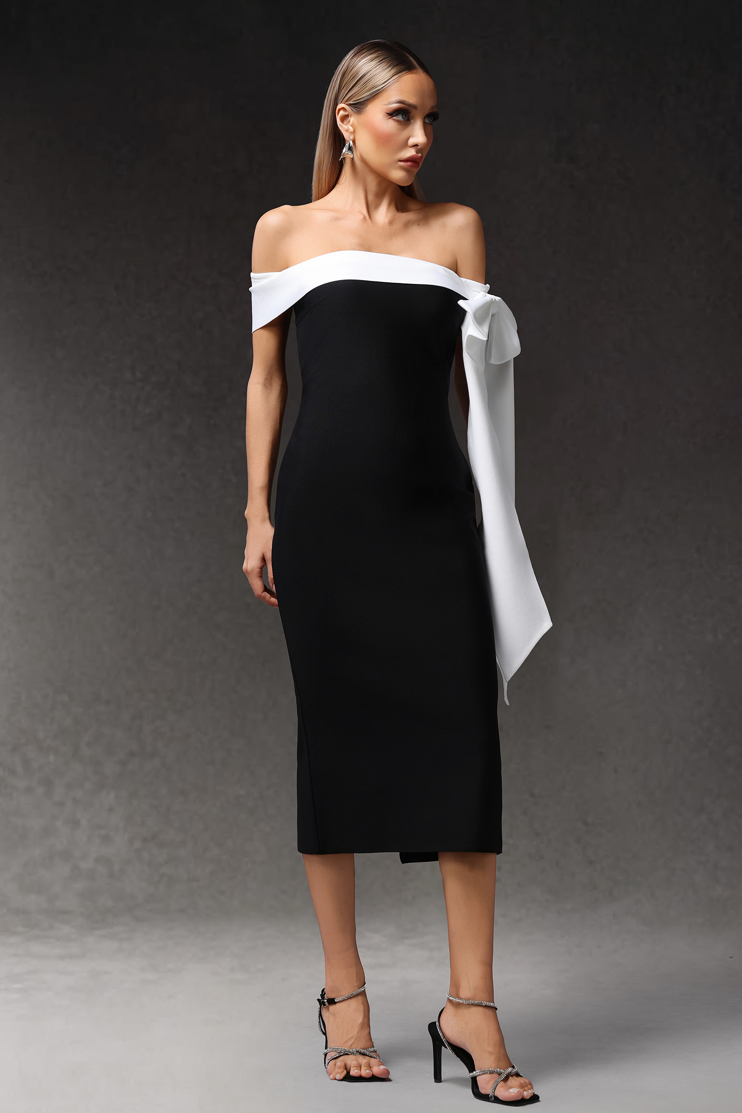 ワンピース [FRECKLE] sleeveless gray midi dress Ophelia Sleeveless Off The Shoulder Bow Bandage Midi Dress